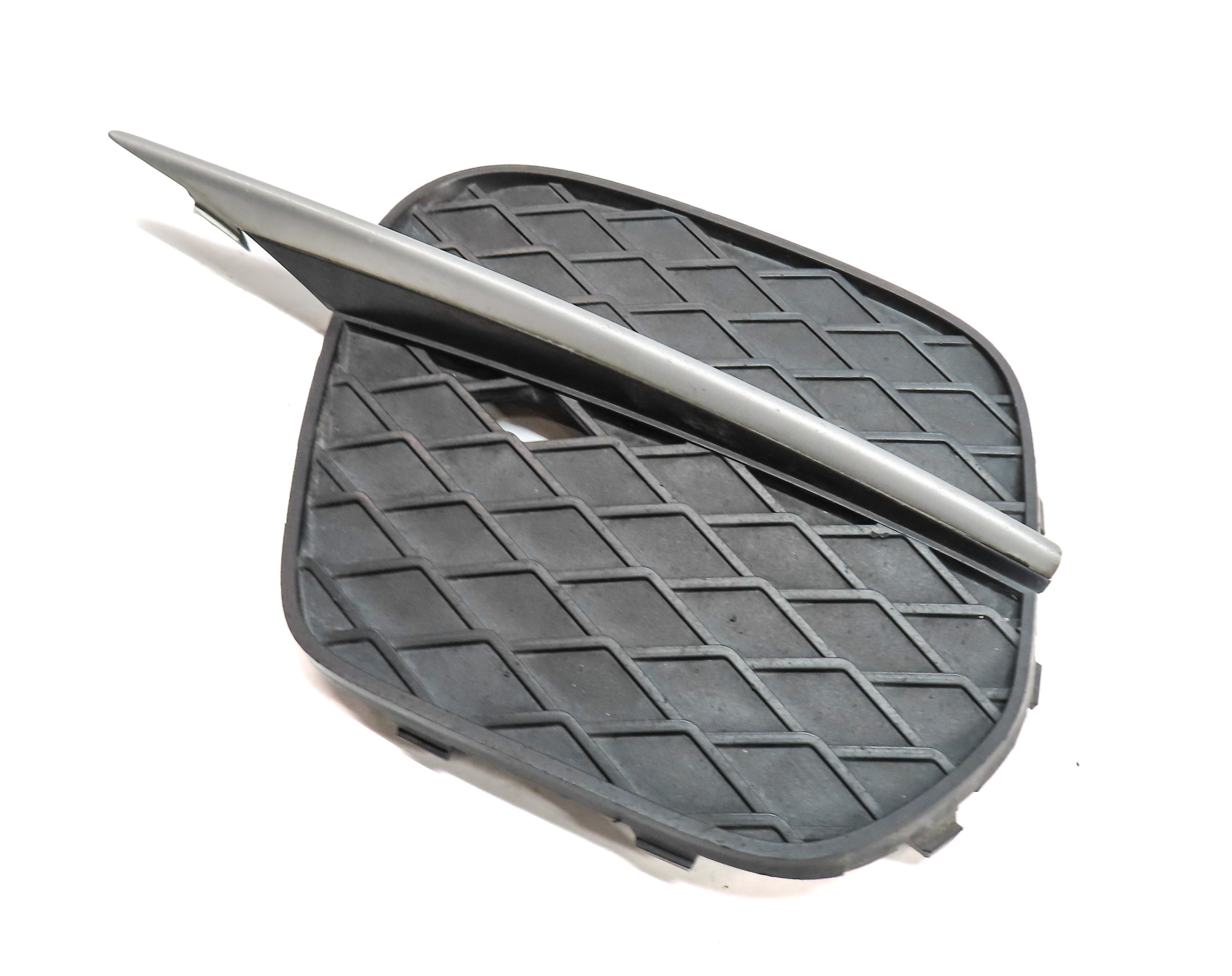 2011-2013 BMW X5 (E70) FRONT LEFT DRIVER LOWER BUMPER AIR VENT GRILLE TRIM — exact item pictured