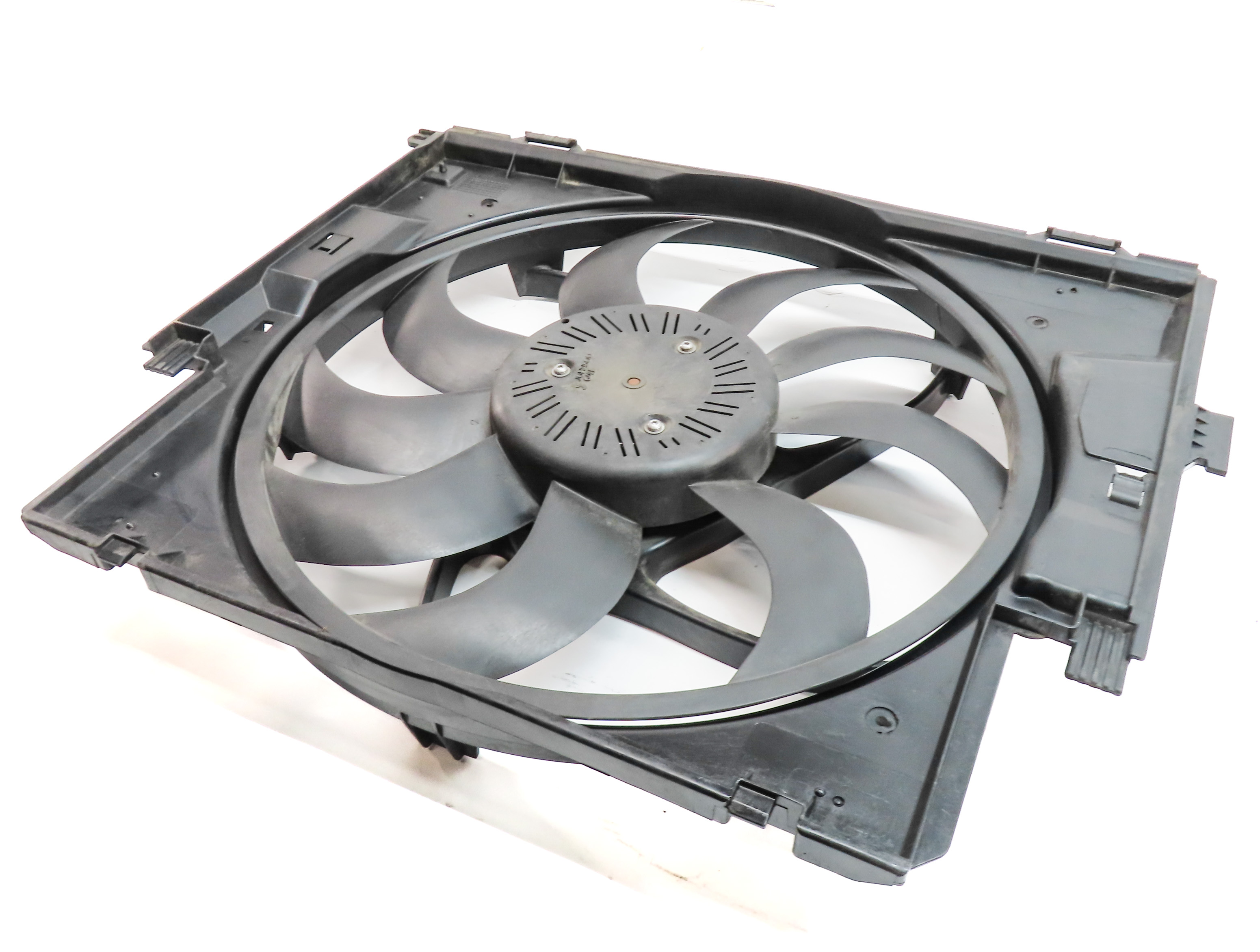 12-18 BMW 228i 320i (F22 F30) 2.0L TURBO ENGINE RADIATOR COOLING FAN w/ SHROUD — exact item pictured