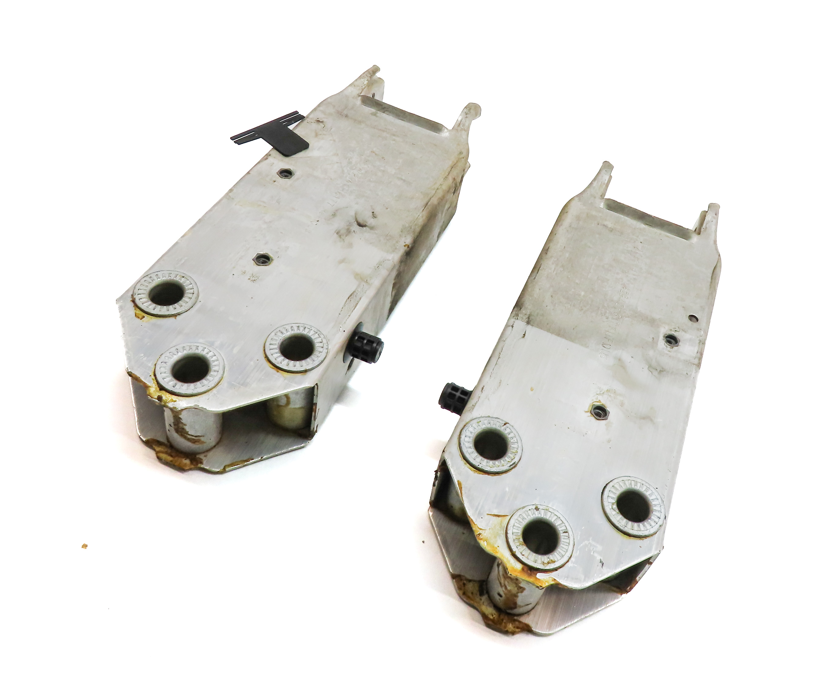 11-16 BMW 528i 535i 550i M5 FRONT BUMPER REINFORCEMENT IMPACT BAR BRACKET SET/2 — exact item pictured