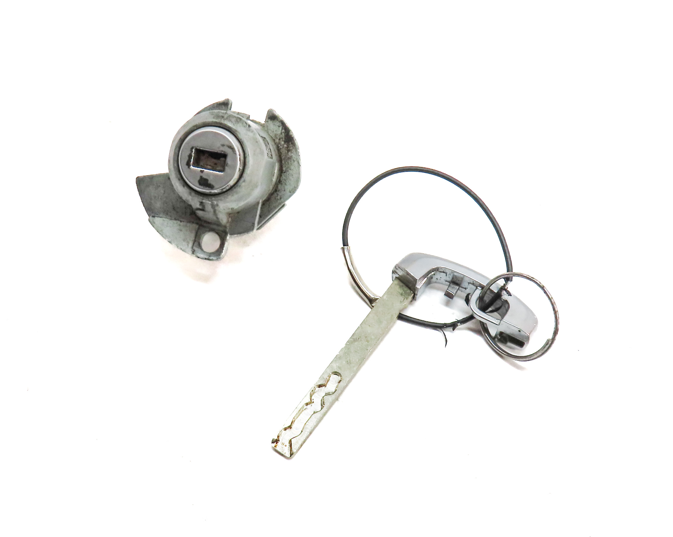 2013 BMW 640I GRAN COUPE (F06) FRONT LEFT DRIVER DOOR HANDLE LOCK CYLINDER w/KEY — exact item pictured