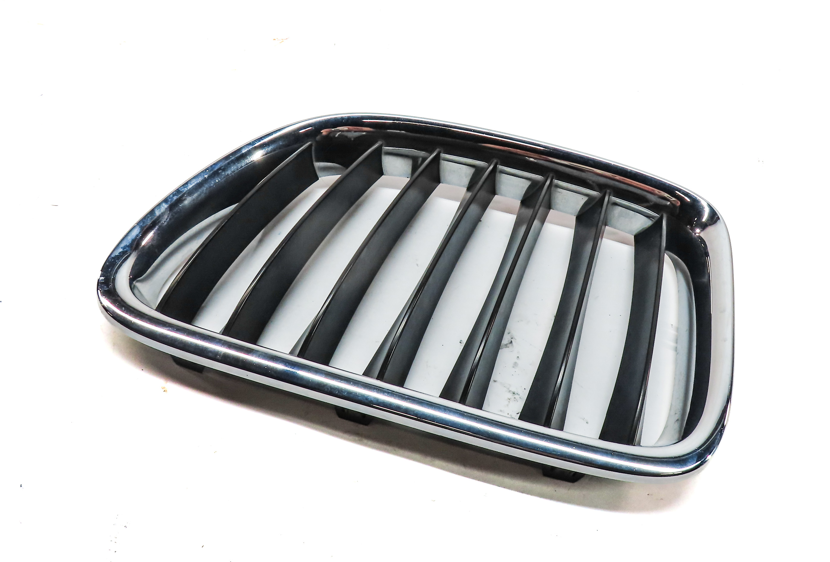 2013-2015 BMW X1 E84 FRONT LEFT DRIVER SIDE HOOD LID VENT GRILLE (BLACK/CHROME) — exact item pictured