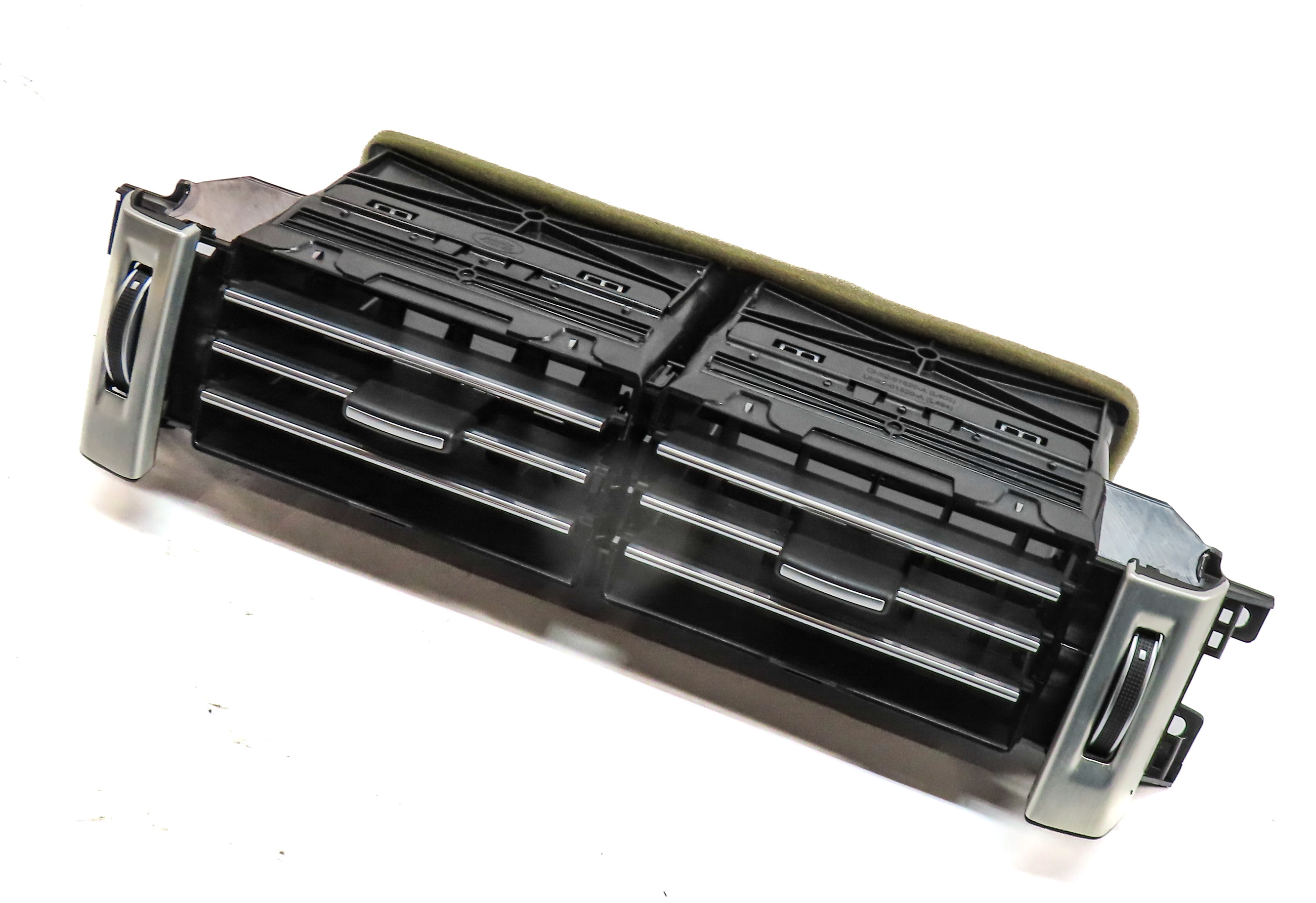 2016 RANGE ROVER (L405) FRONT CENTER DASH HEAT AIR AC DUAL VENT (BLACK/SILVER) — exact item pictured