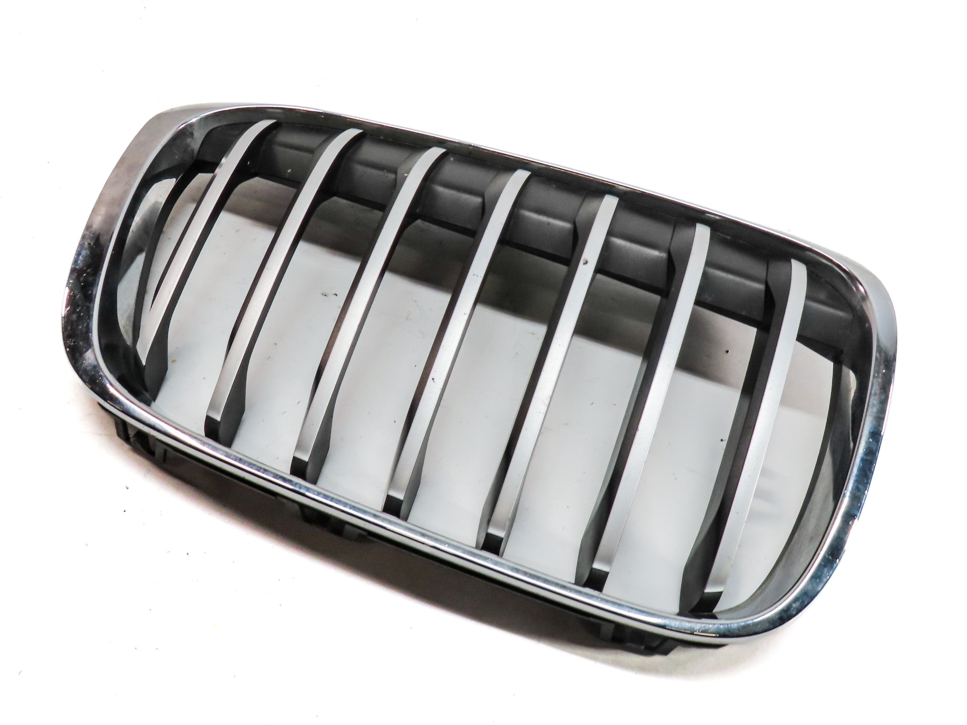 2016-2019 BMW X1 (F48) FRONT RIGHT PASSENGER UPPER BUMPER KIDNEY VENT GRILLE — exact item pictured