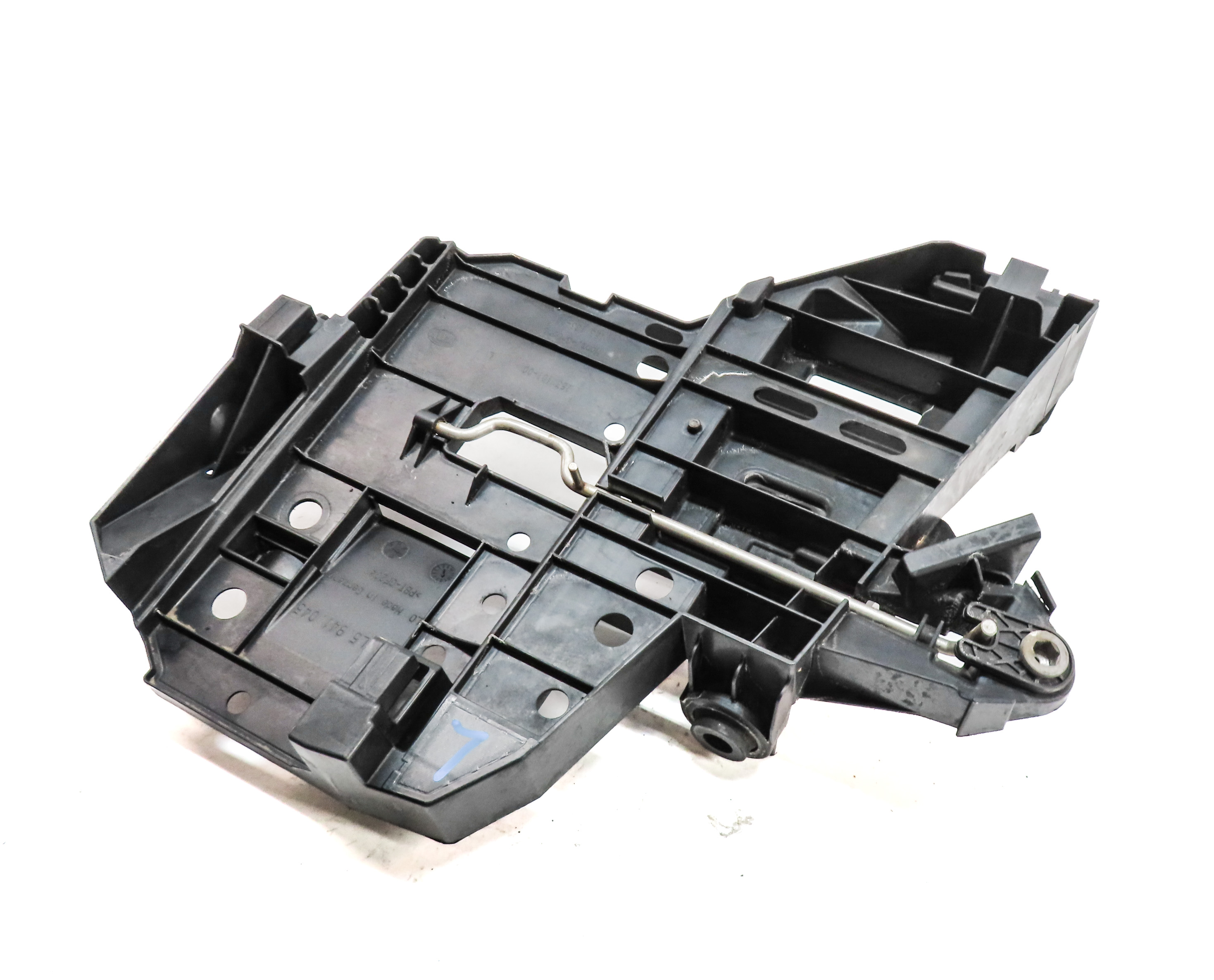 2008 PORSCHE CAYENNE (957) FRONT LEFT DRIVER HEADLIGHT LAMP MOUNT BRACKET — exact item pictured