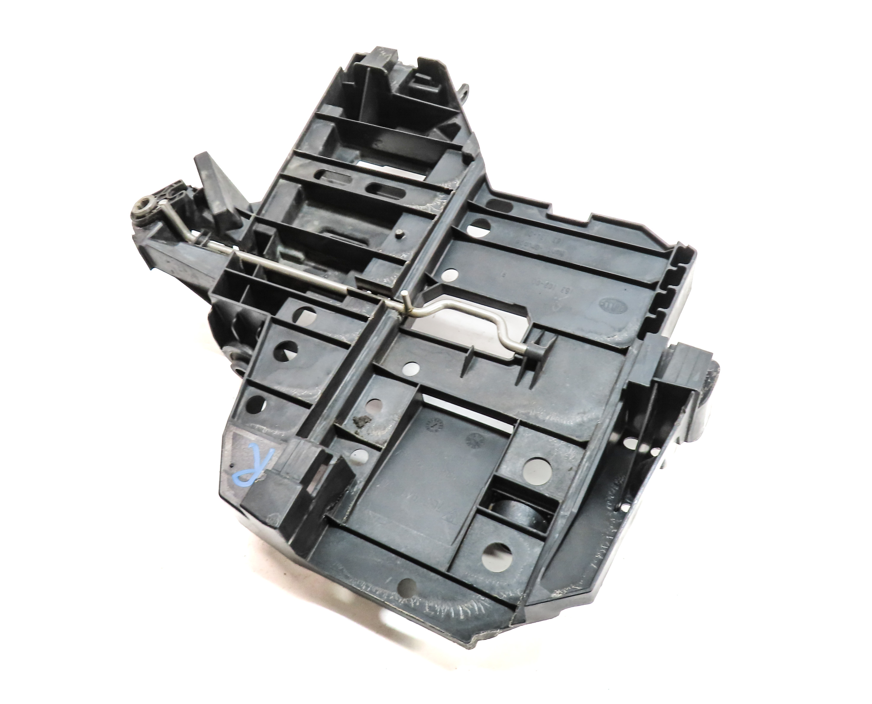 2008 PORSCHE CAYENNE (957) FRONT RIGHT PASSENGER HEADLIGHT LAMP MOUNT BRACKET — exact item pictured