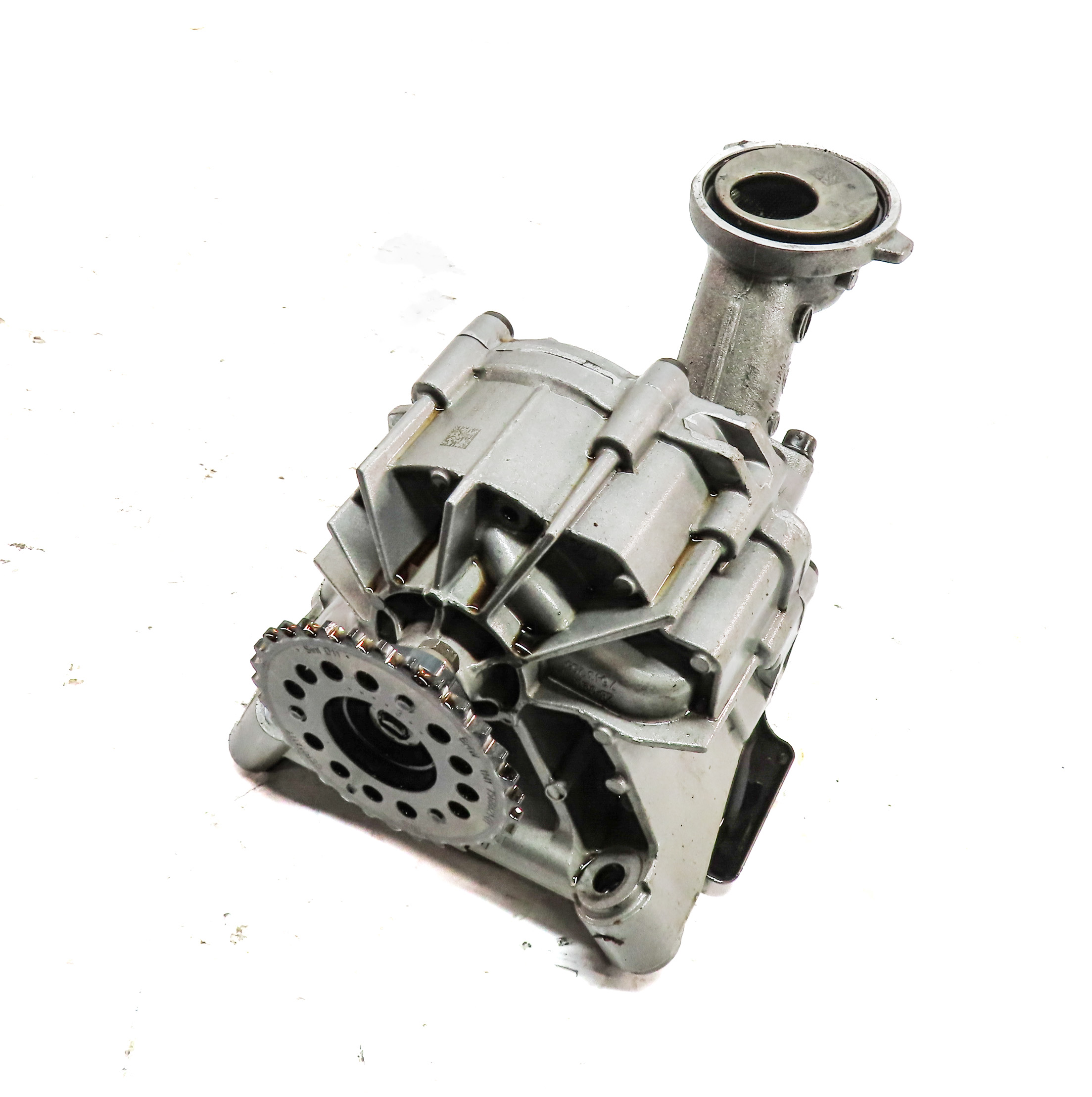 2015 BMW 750LI (F01) 4.4L (N63) ENGINE MOTOR OIL FLUID PUMP w/ PICK UP TUBE — exact item pictured