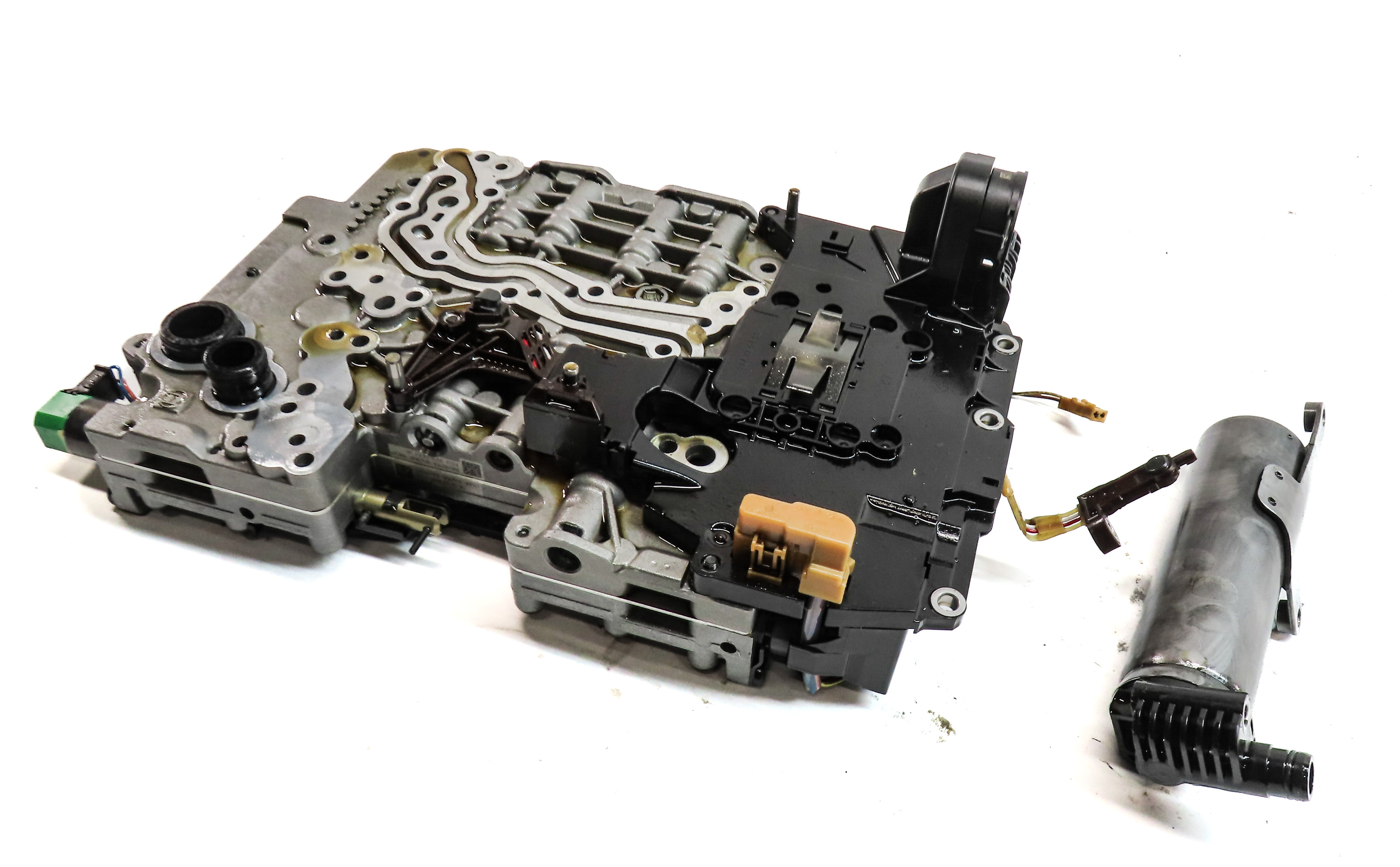 13-19 BMW 550i 650i 750i (F01 F02 F10) 8HP70 TRANSMISSION VALVE BODY MECHATRONIC — exact item pictured