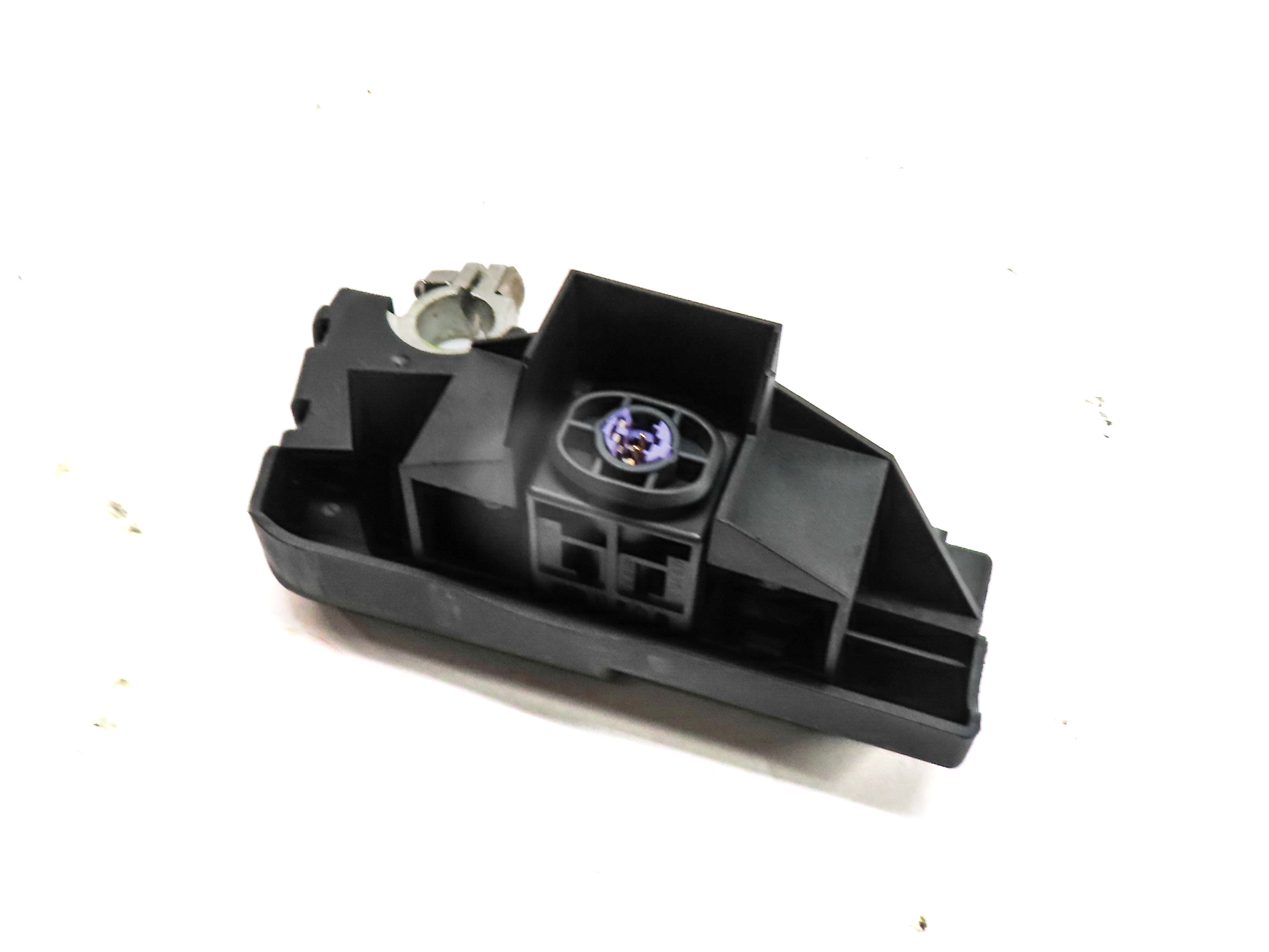 2012 AUDI A4 (B8 8K) 2.0L (CAEB) ENGINE BATTERY OVERLOAD PROTECTION SWITCH — exact item pictured