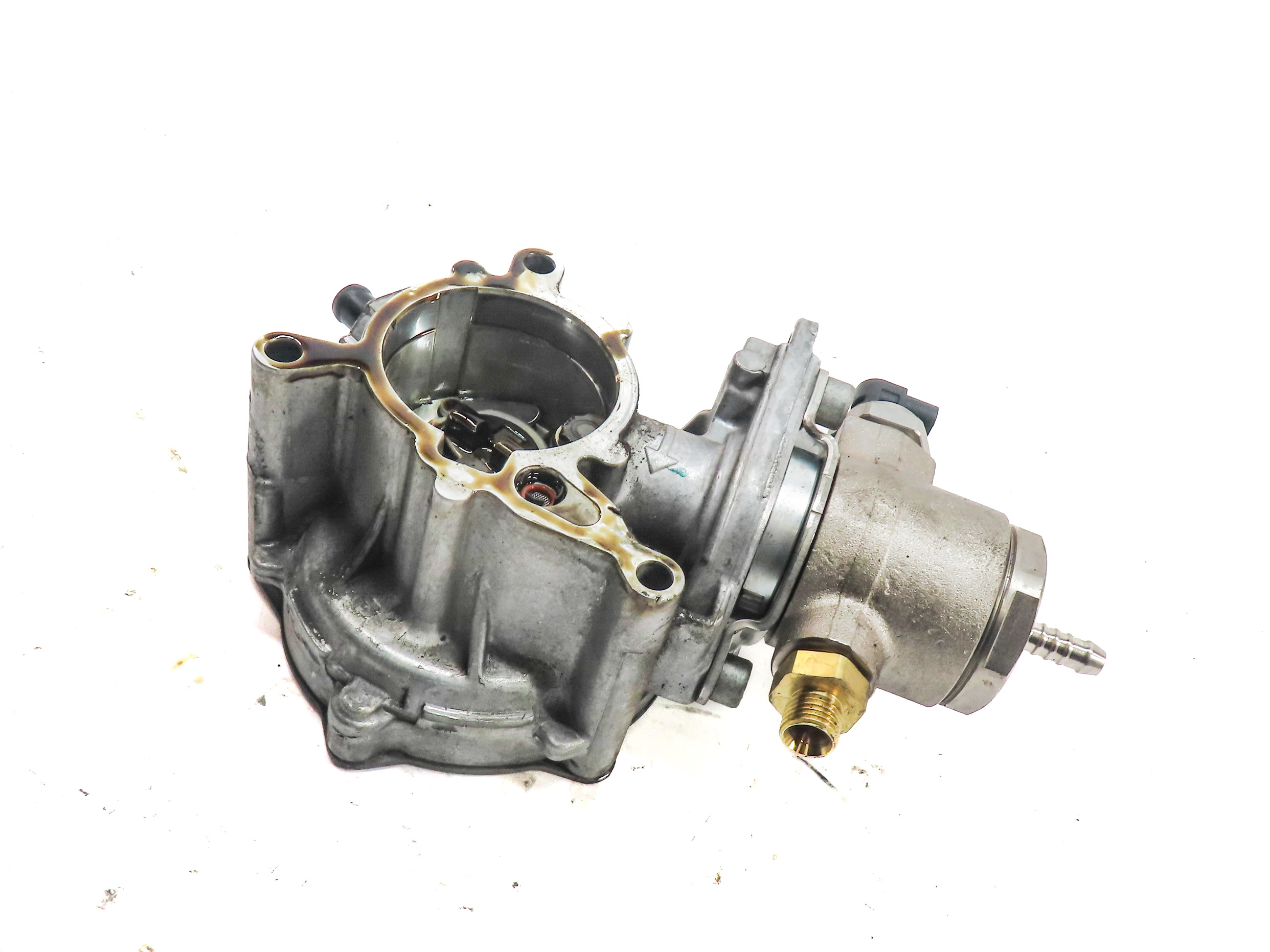 2012 AUDI A4 (B8 8K) 2.0L (CAEB) HIGH PRESSURE FUEL PUMP w/ BRAKE VACUUM PUMP — exact item pictured