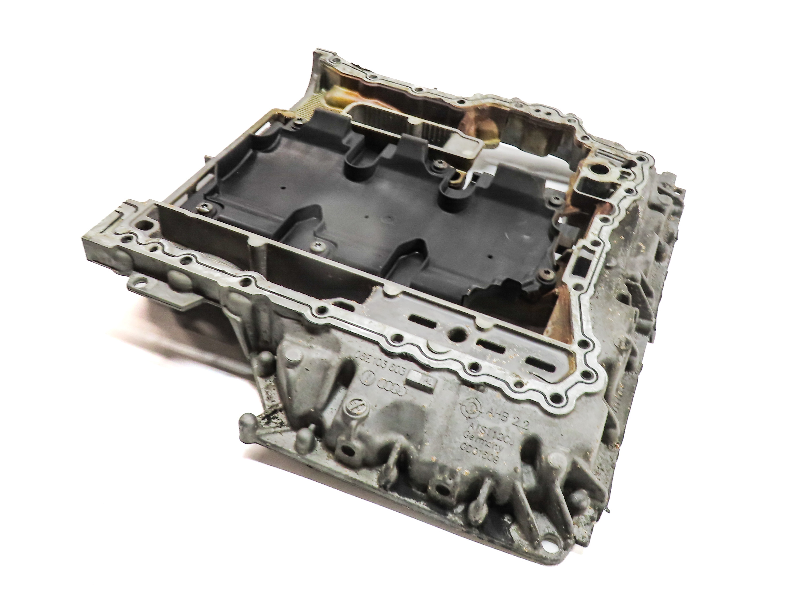 2012 PORSCHE CAYENNE (958) 3.0L (M06.EC) HYBRID UPPER ENGINE MOTOR OIL FLUID PAN — exact item pictured