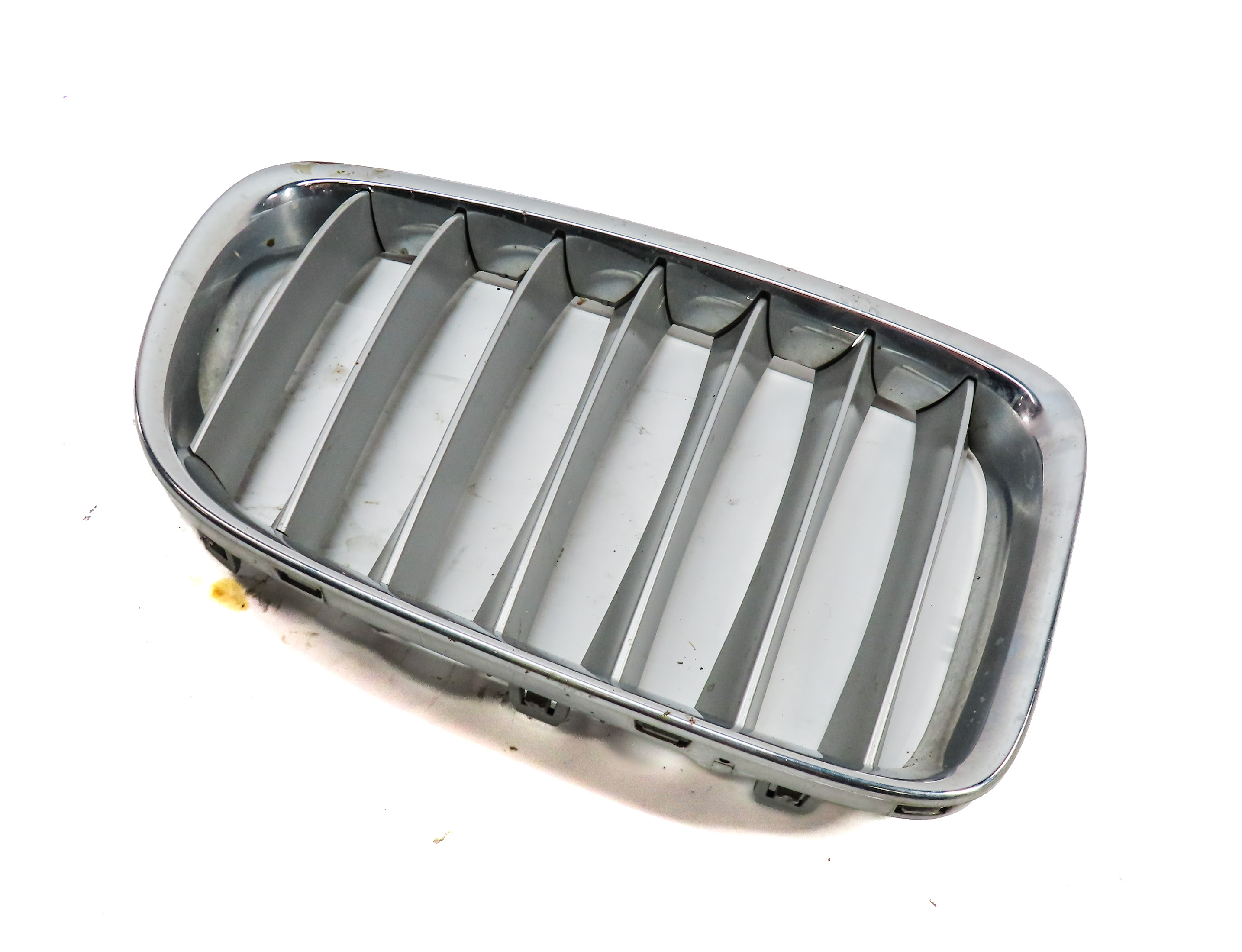 2013-2015 BMW X1 E84 FRONT RIGHT PASSENGER UPPER HOOD KIDNEY VENT GRILLE  X-LINE — exact item pictured