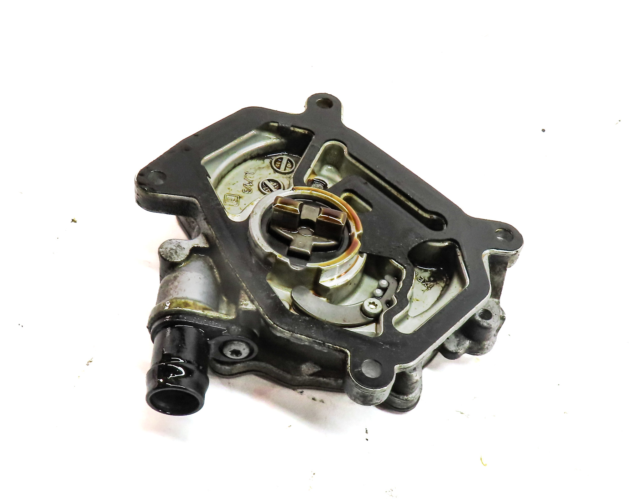 13-21 MERCEDES B C CLA GLA GLC SLC SLK (C117 W205 W253 W246 X156) VACUUM PUMP — exact item pictured