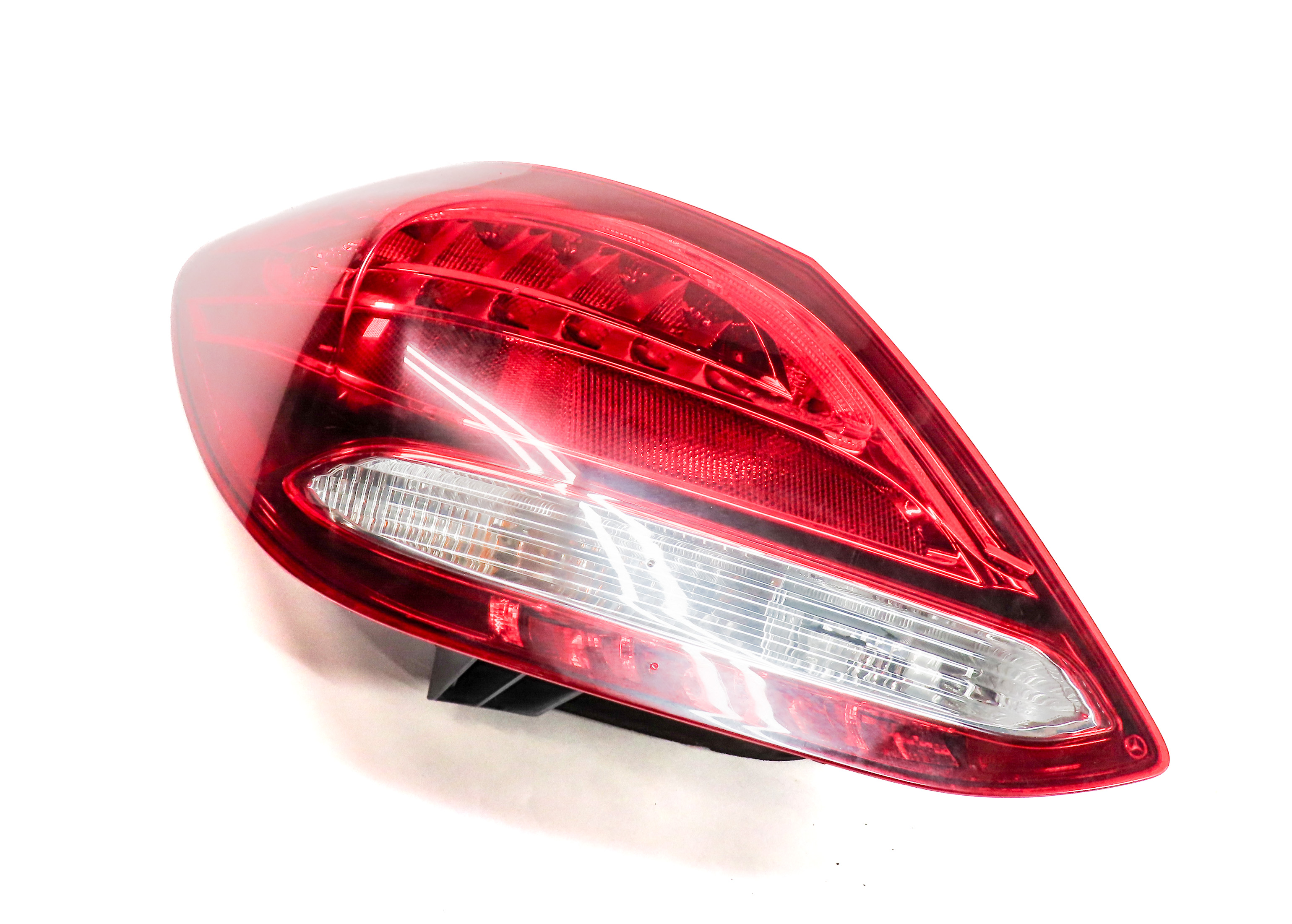 15-17 MERCEDES C-CLASS (W205) REAR LEFT INCANDESCENT TAILLIGHT BRAKE LIGHT LAMP — exact item pictured