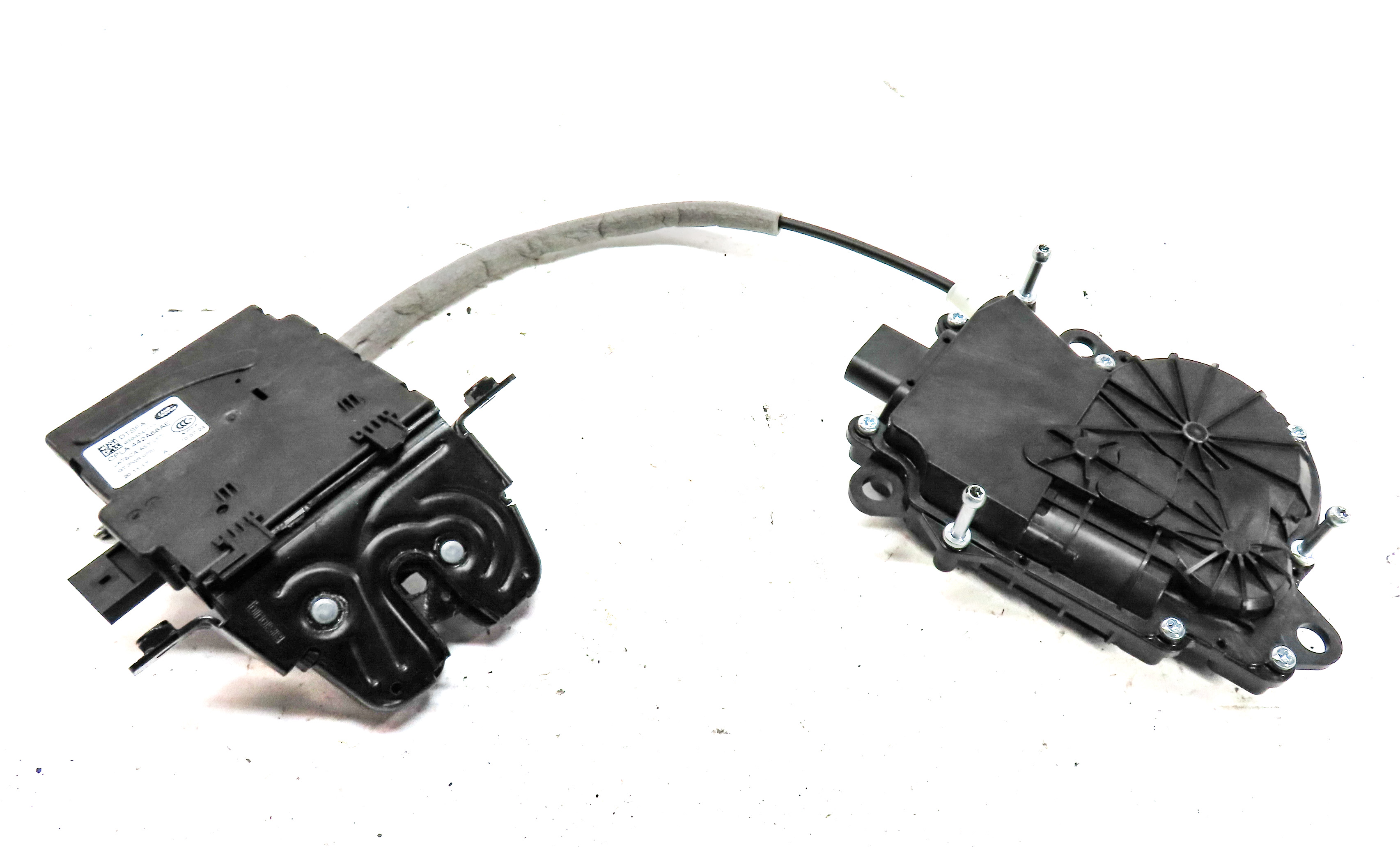 18 LAND ROVER DISCOVERY (L462) REAR TRUNK LIFTGATE HATCH LID LOCK LATCH ACTUATOR — exact item pictured
