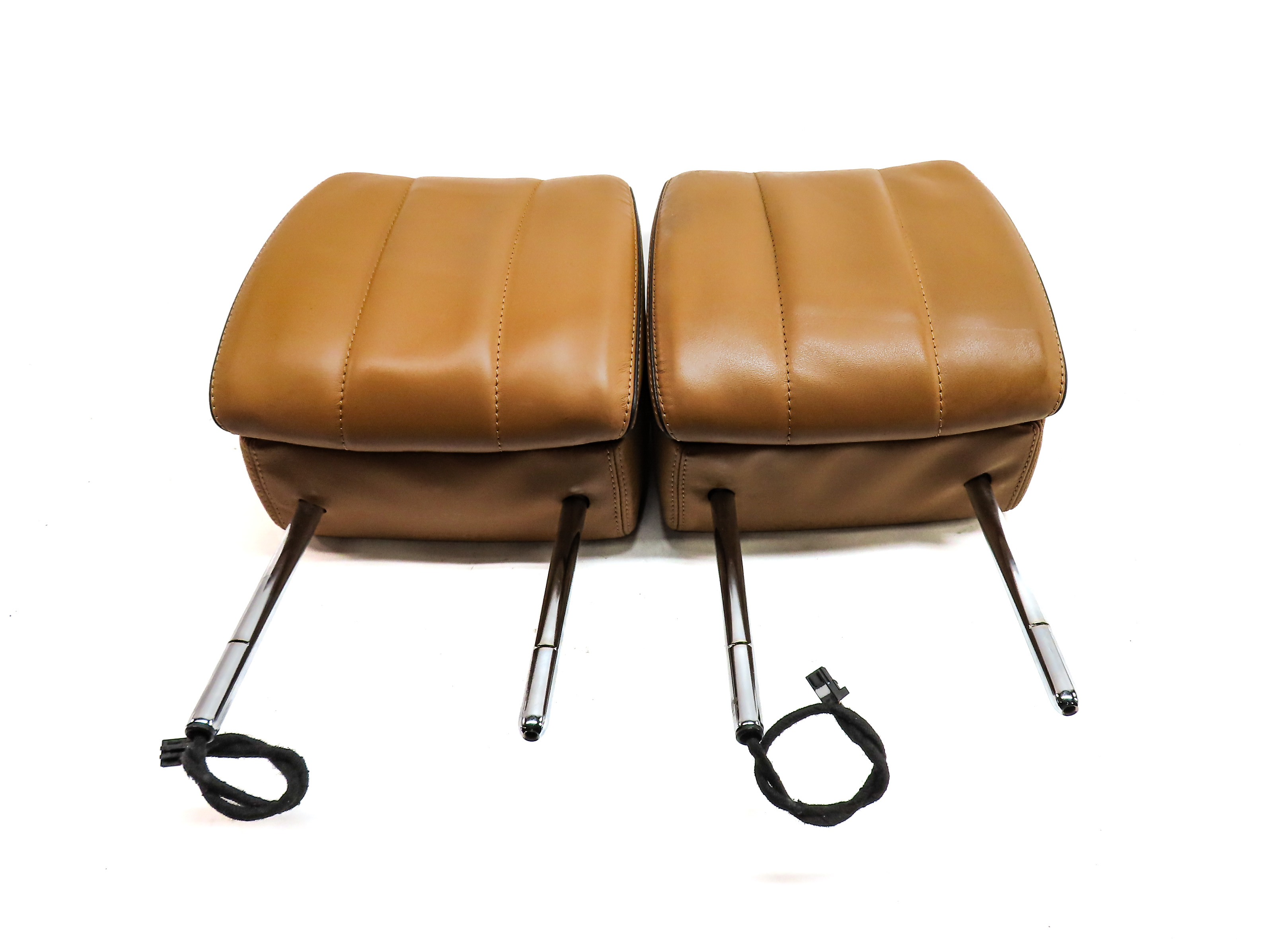 17-20 LAND ROVER DISCOVERY L462 FRONT LEFT & RIGHT SEAT HEADREST SET/3 (Tan) — exact item pictured