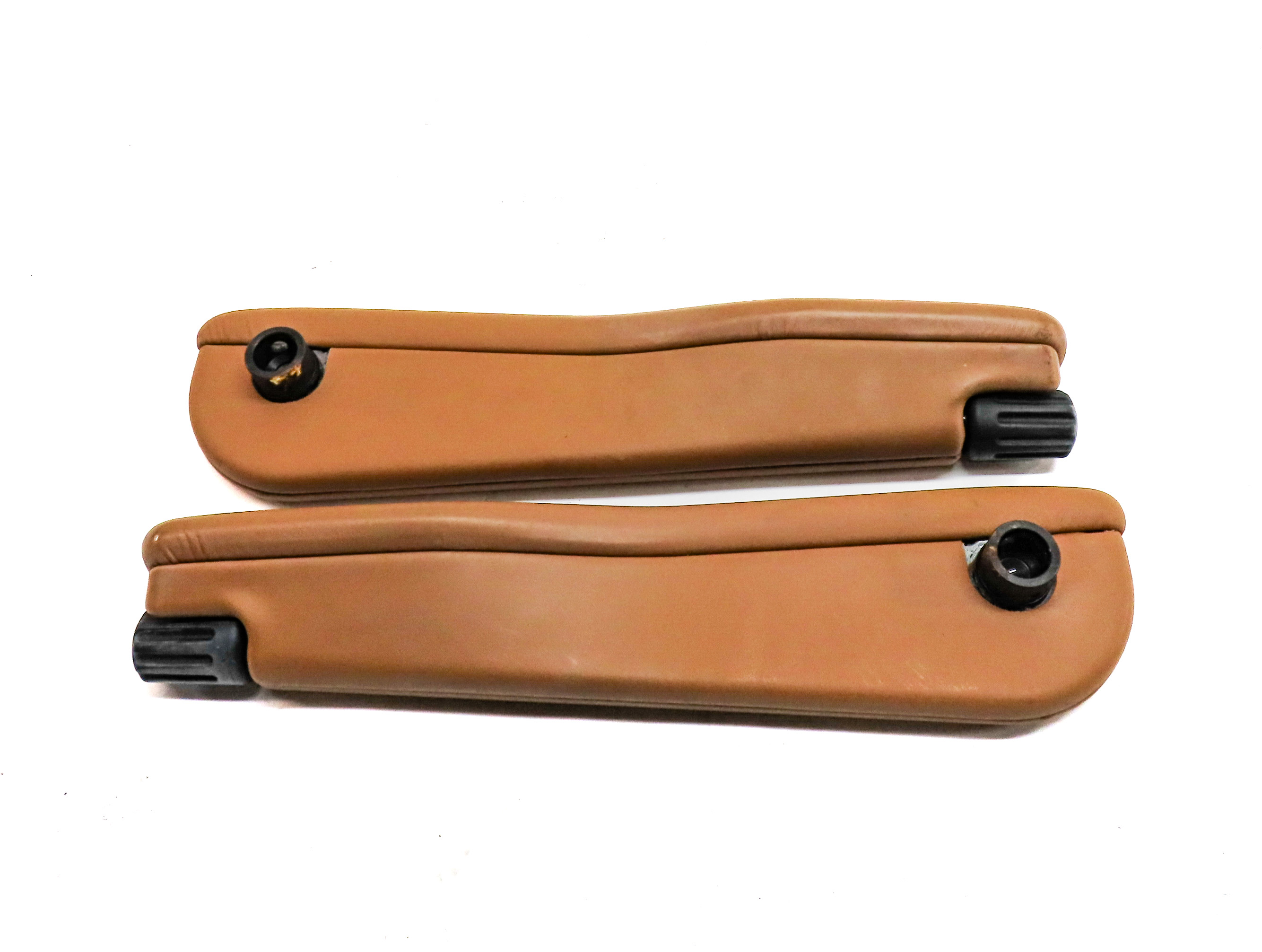 17-20 ROVER DISCOVERY L462 FRONT LEFT DRIVER & RIGHT PASSENGER ARM REST (Tan) — exact item pictured