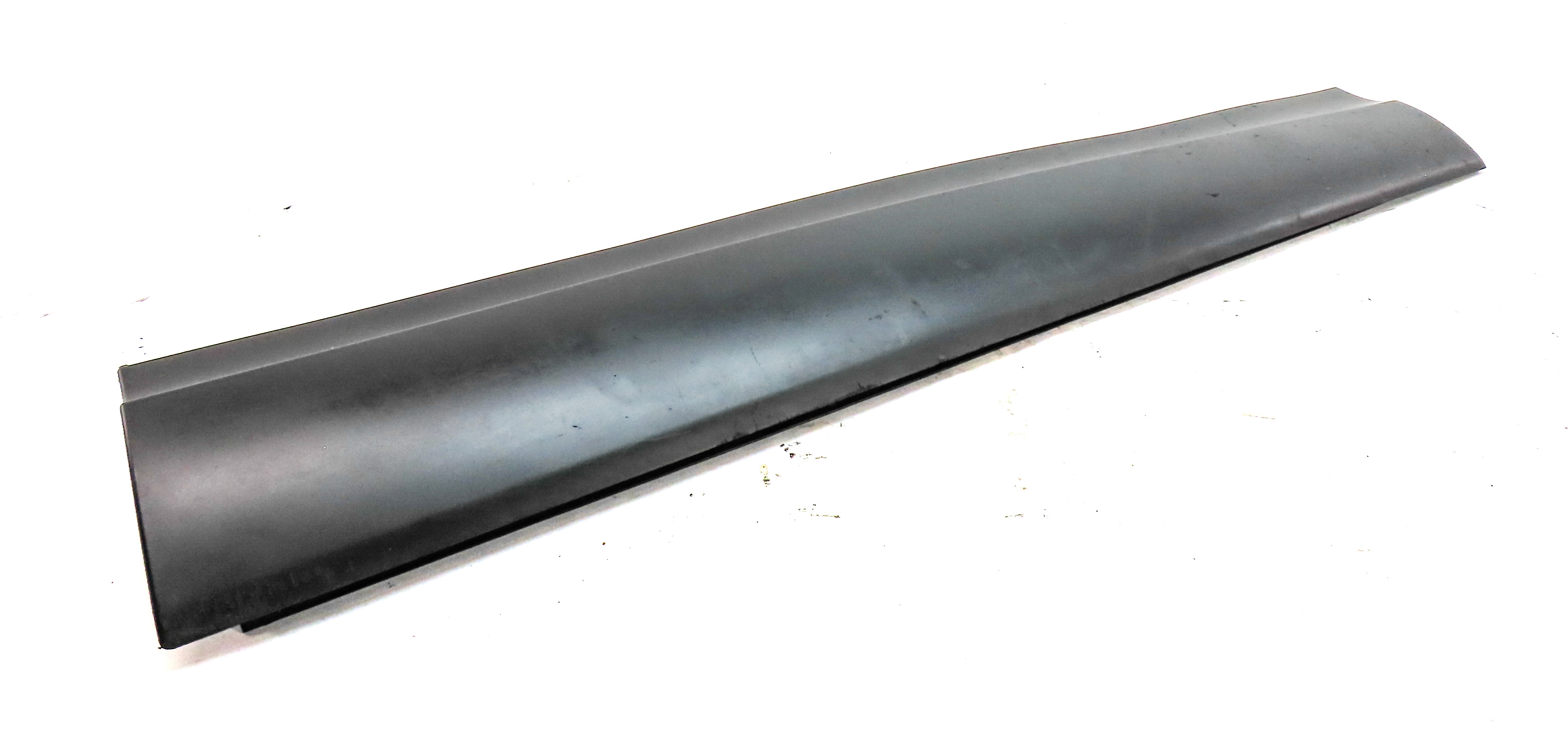 17-23 ROVER DISCOVERY L462 FRONT RIGHT PASSENGER LOWER DOOR TRIM MOULDING(BLACK) — exact item pictured