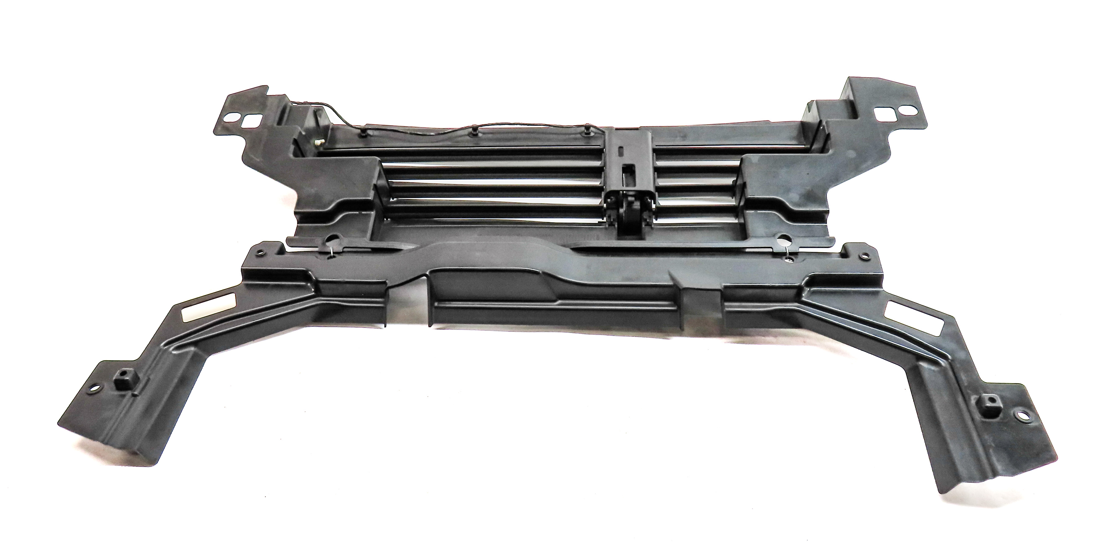 17-19 LAND ROVER DISCOVERY (L462) 3.0L DIESEL ACTIVE RADIATOR SHUTTER ASSEMBLY — exact item pictured