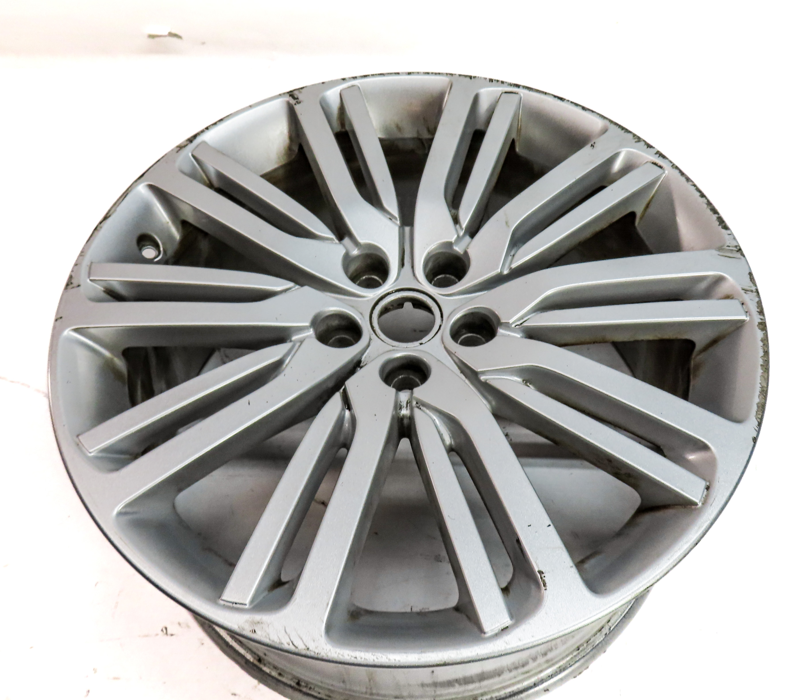 17-18 LAND ROVER DISCOVERY L462 21X9.5 INCH 10 SPLIT SPOKE ALUMINUM WHEEL RIM — exact item pictured