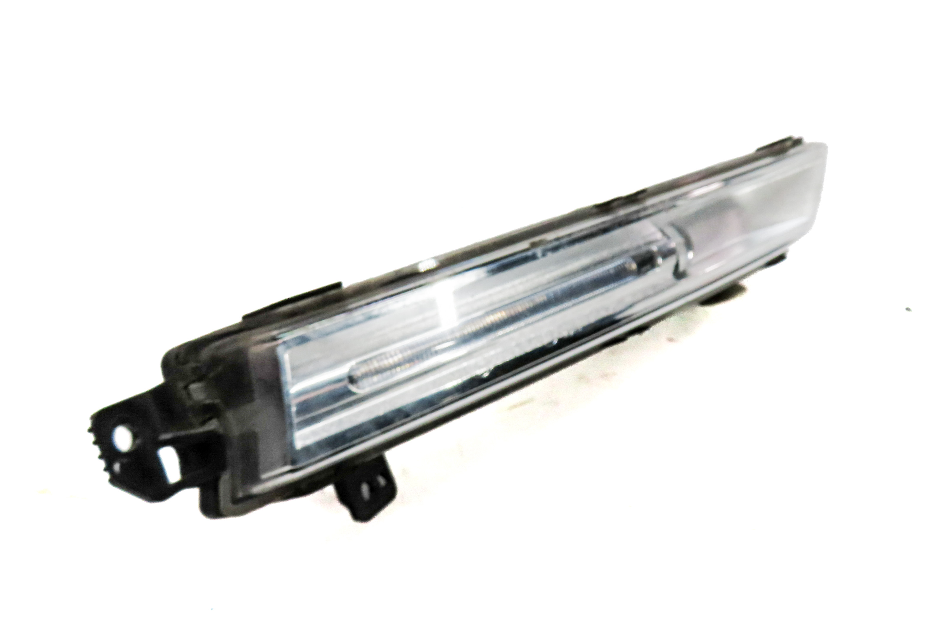 17-24 E/F/I PACE ROVER DISCOVERY L462 FRONT RIGHT PASSENGER LOWER FOGLIGHT LAMP — exact item pictured