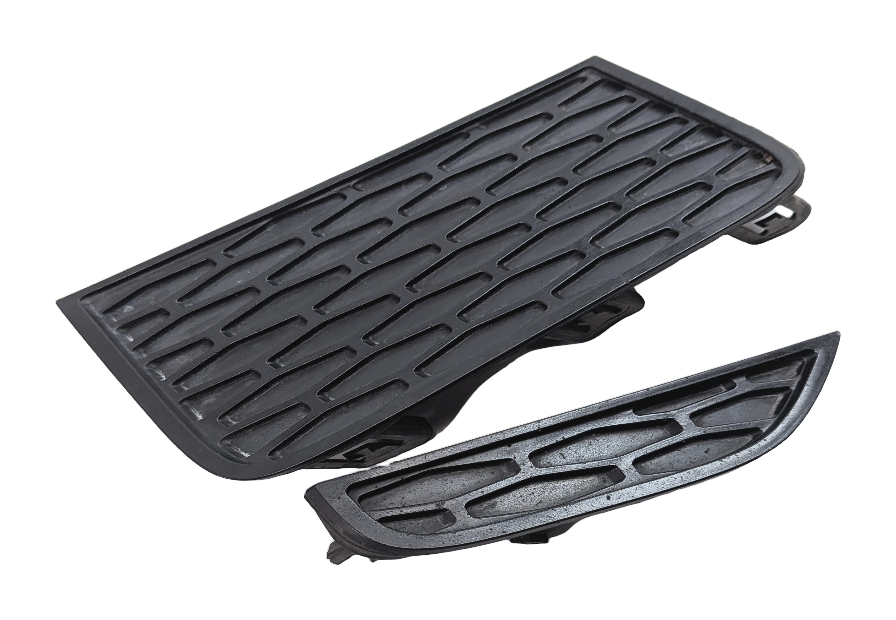 2013 RANGE ROVER EVOQUE (L538) FRONT RIGHT PASSENGER FOG LIGHT LAMP TRIM GRILLE — exact item pictured
