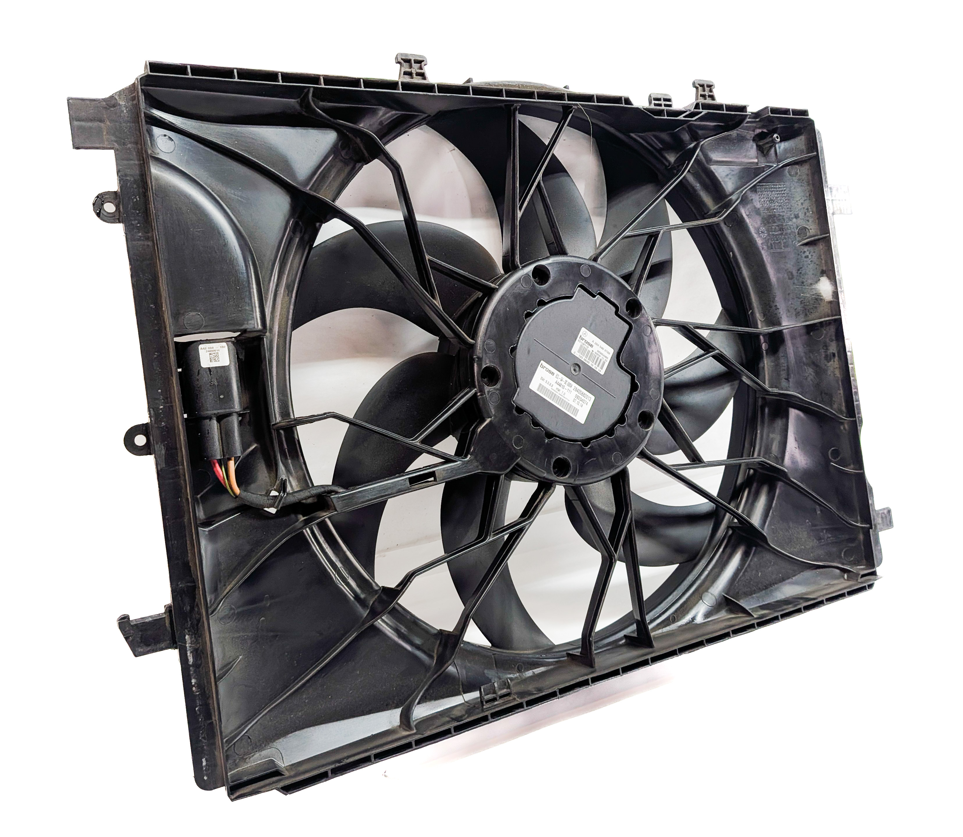 08-17 MERCEDES B C E CLA CLS GLK SLK (W207 W204 X204 W212) RADIATOR COOLING FAN — exact item pictured