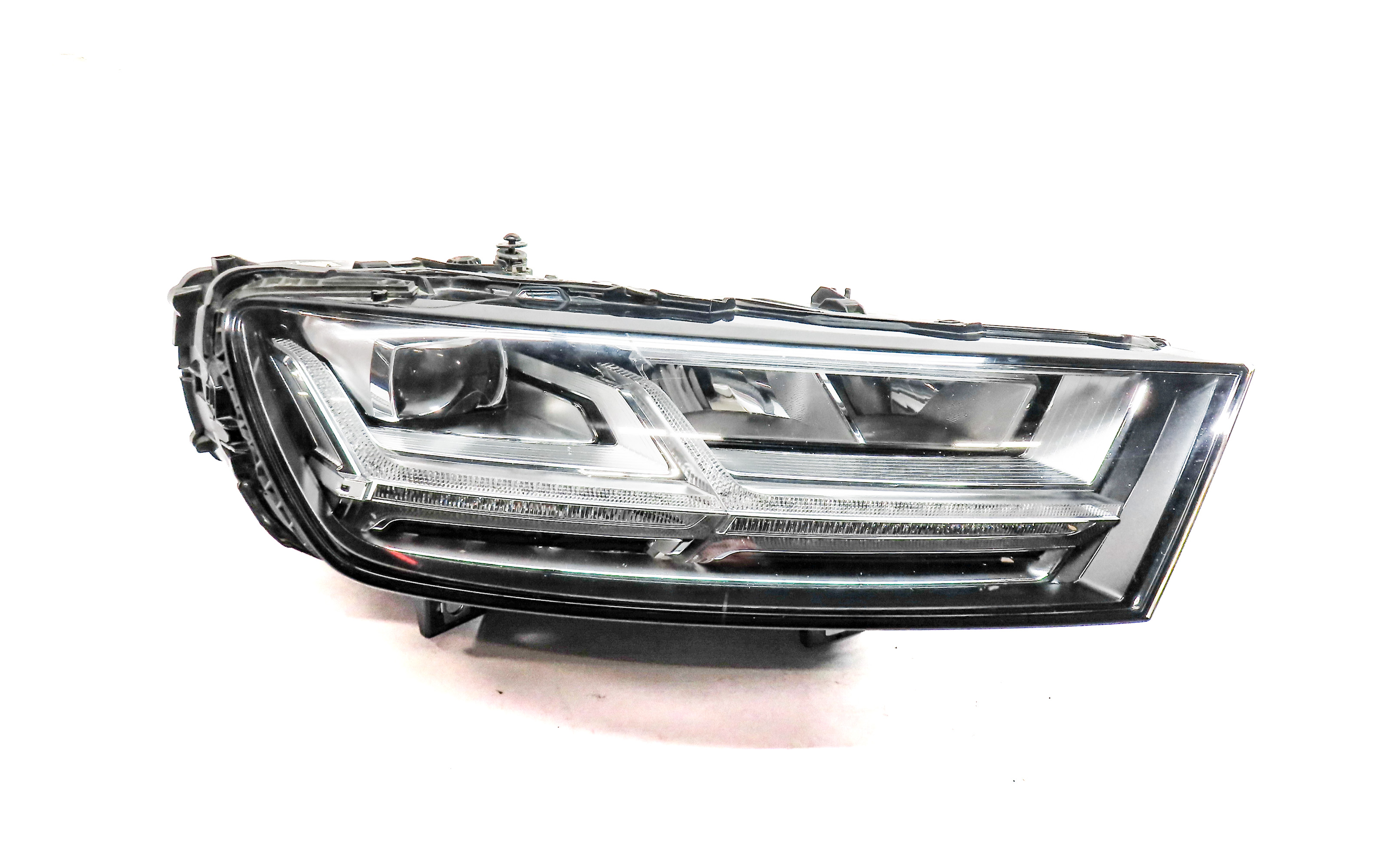 17-19 AUDI Q7 (4M) RIGHT FRONT PASSENGER DYNAMIC LED HEADLIGHT LIGHT LAMP (8Q3) — exact item pictured