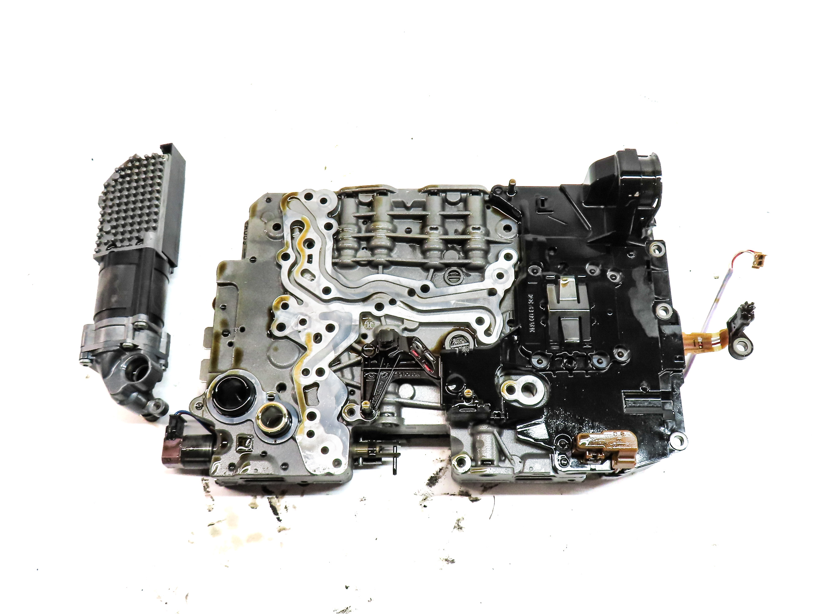 13-16 BMW ACTIVEHYBRID 3 5 F10 F30 8HP-70H AUTO TRANSMISSION VALVE BODY w/PUMP — exact item pictured