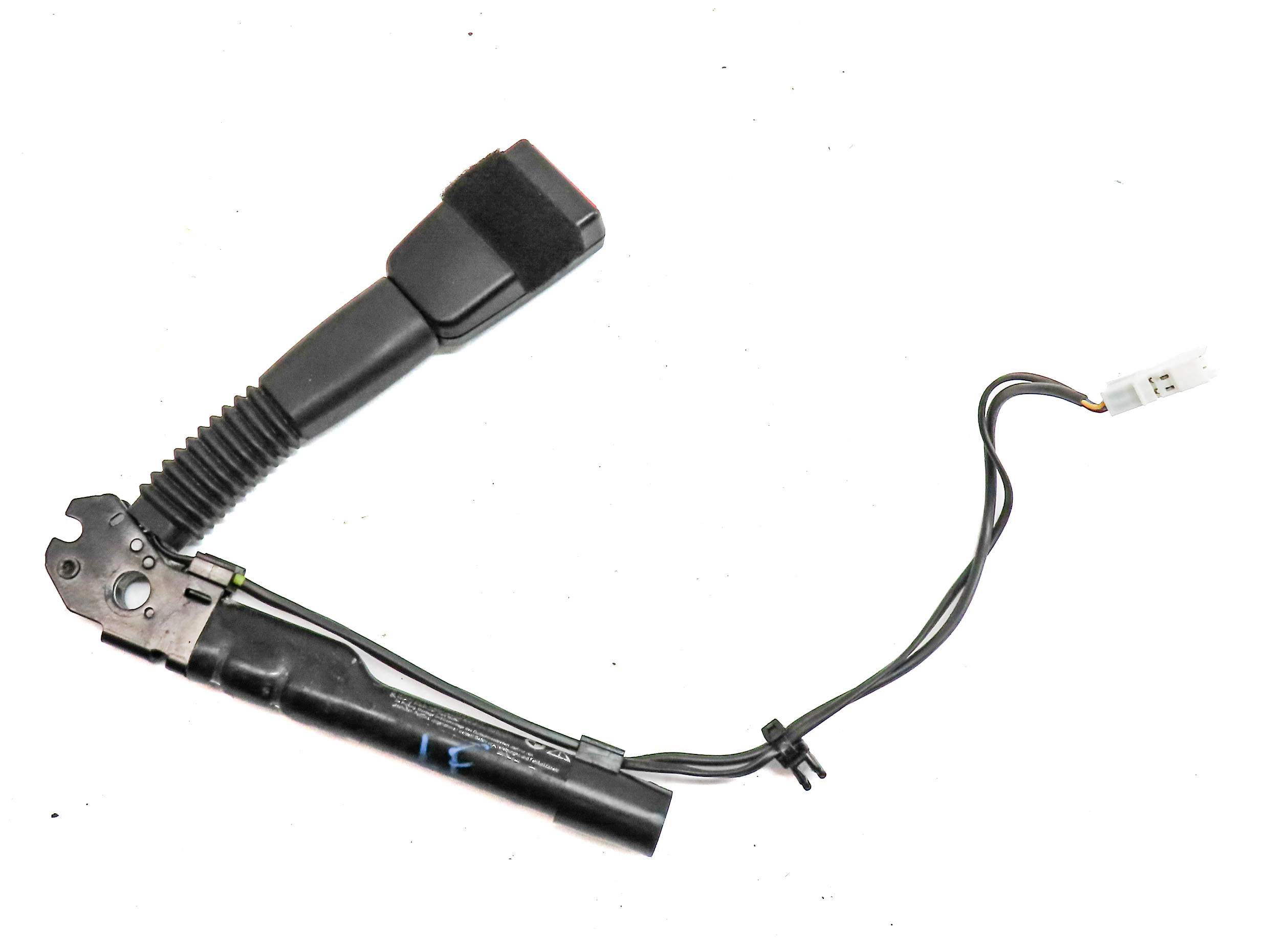 2012-2019 BMW 2 3 4 SERIES (F22 F30 F32) LEFT FRONT DRIVER SEATBELT RECEIVER — exact item pictured