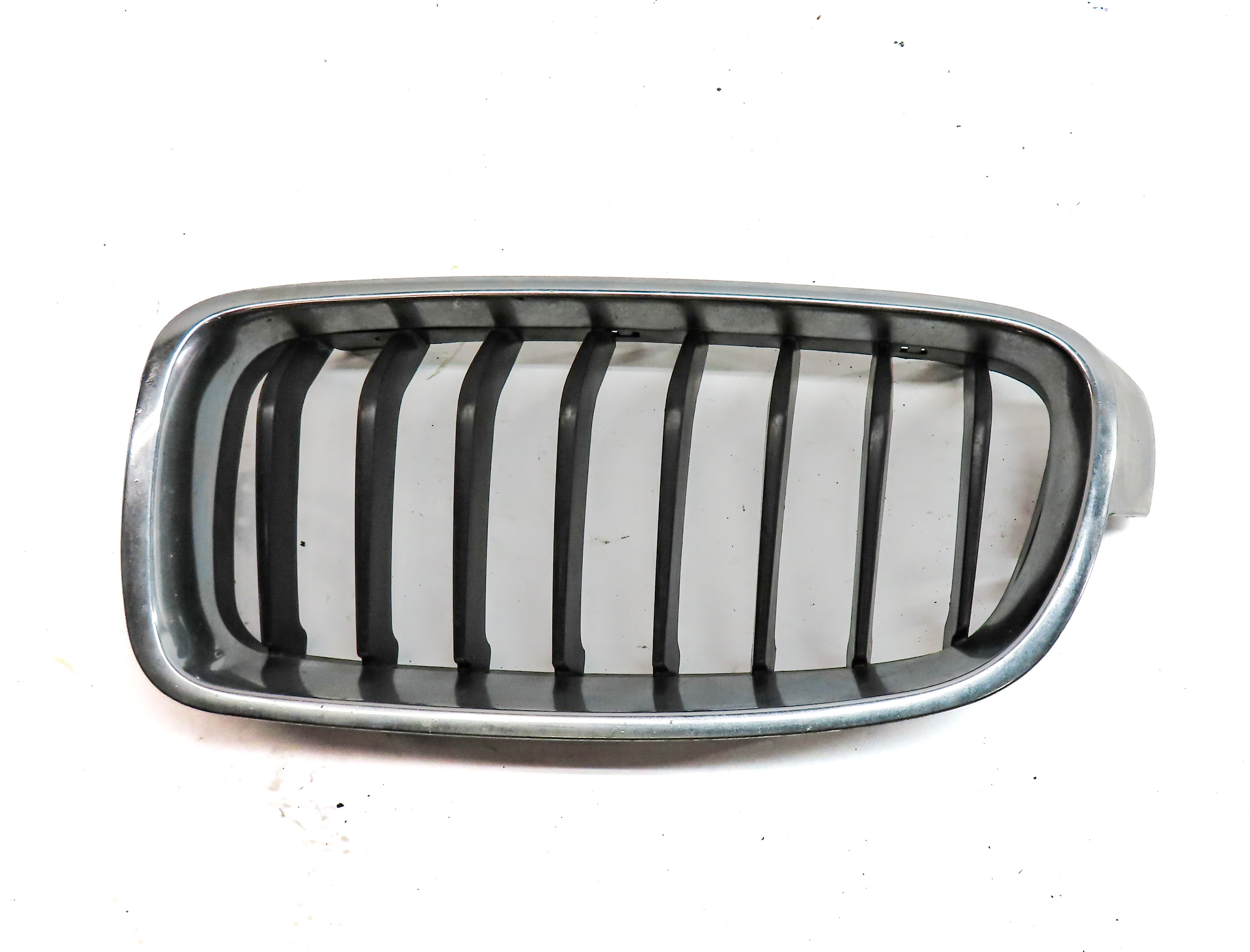 12-18 BMW 3 SERIES (F30) ///M-SPORT FRONT LEFT DRIVER UPPER KIDNEY GRILLE TRIM — exact item pictured