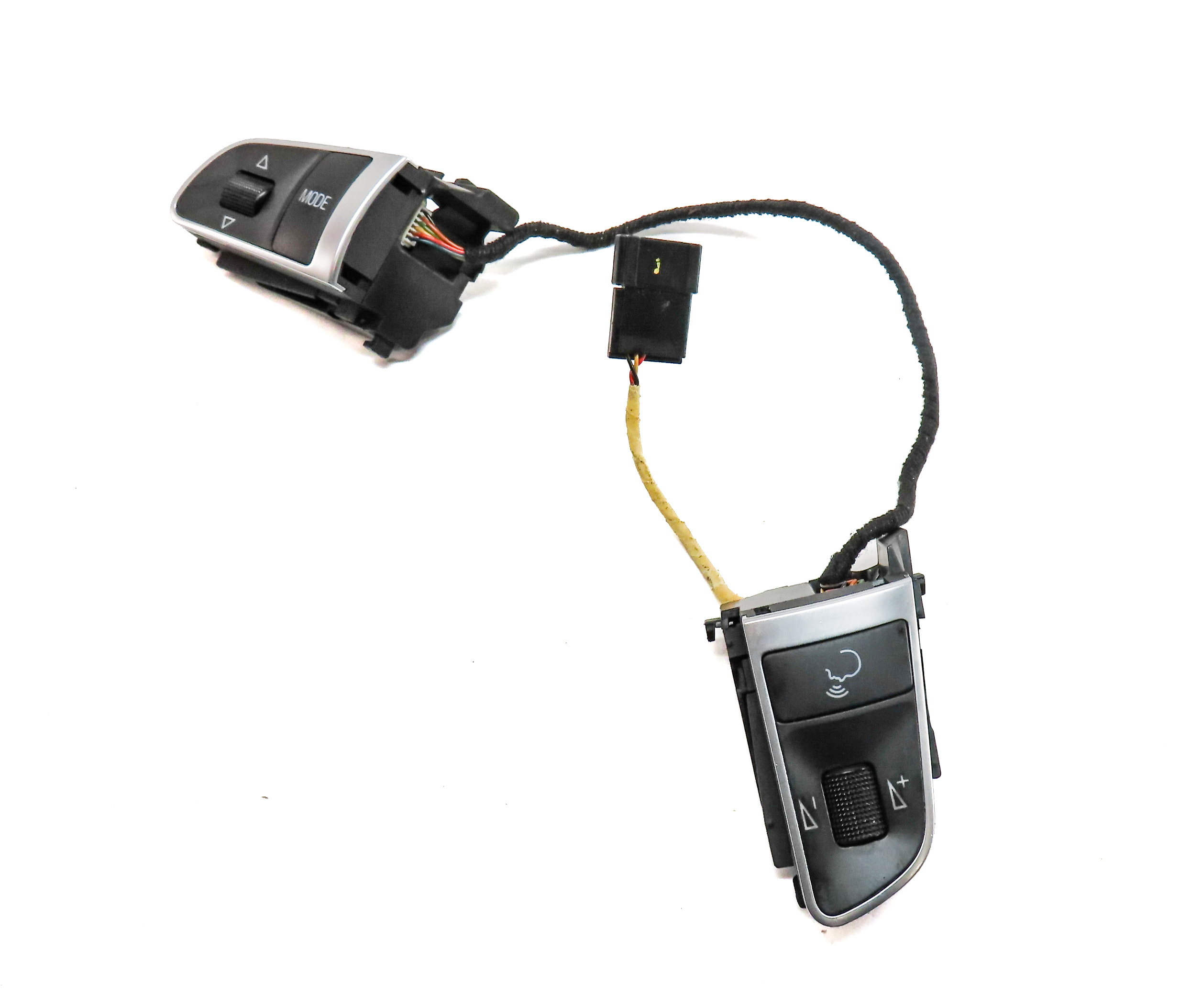 2010 AUDI Q7 (4L) DRIVER STEERING WHEEL MEDIA PHONE OPTION SELECT SWITCH BUTTON — exact item pictured