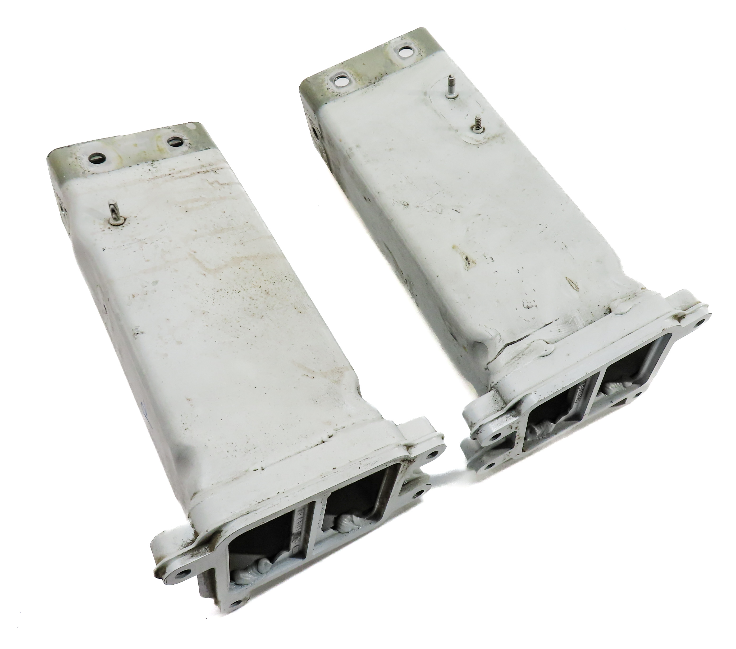 11-18 AUDI A8 S8 (D4 4H) FRONT LEFT & RIGHT BUMPER REINFORCEMENT BAR BRACKET SET — exact item pictured
