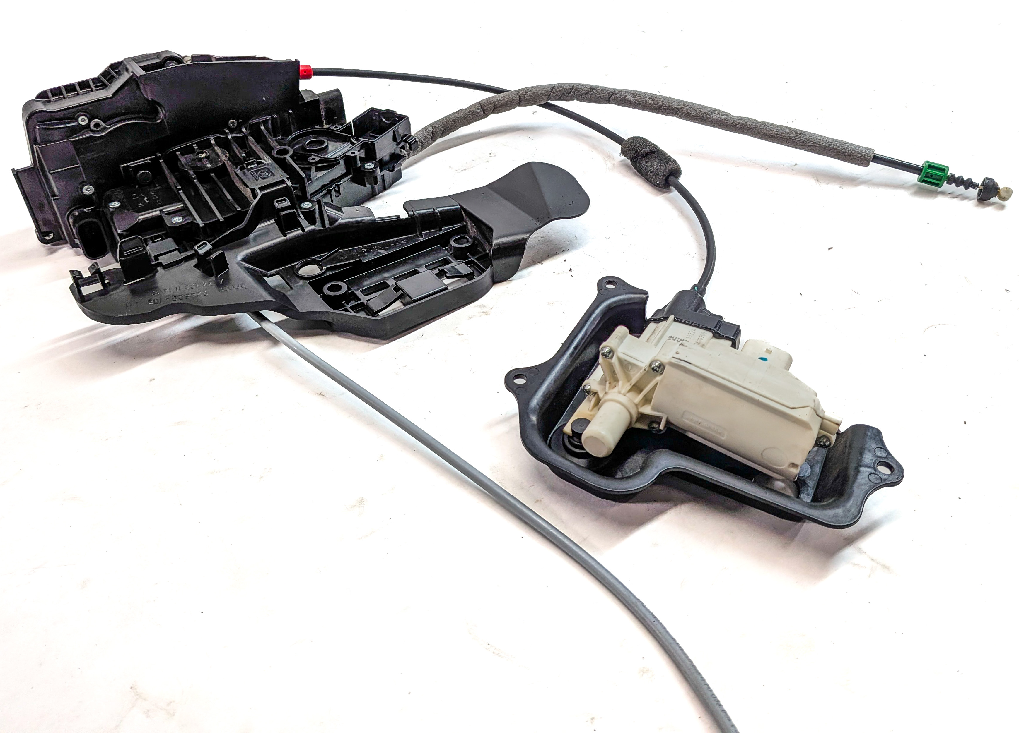 13-20 MERCEDES GL GLE GLS S - FRONT LEFT DRIVER DOOR LATCH w/ SOFT CLOSE MOTOR — exact item pictured