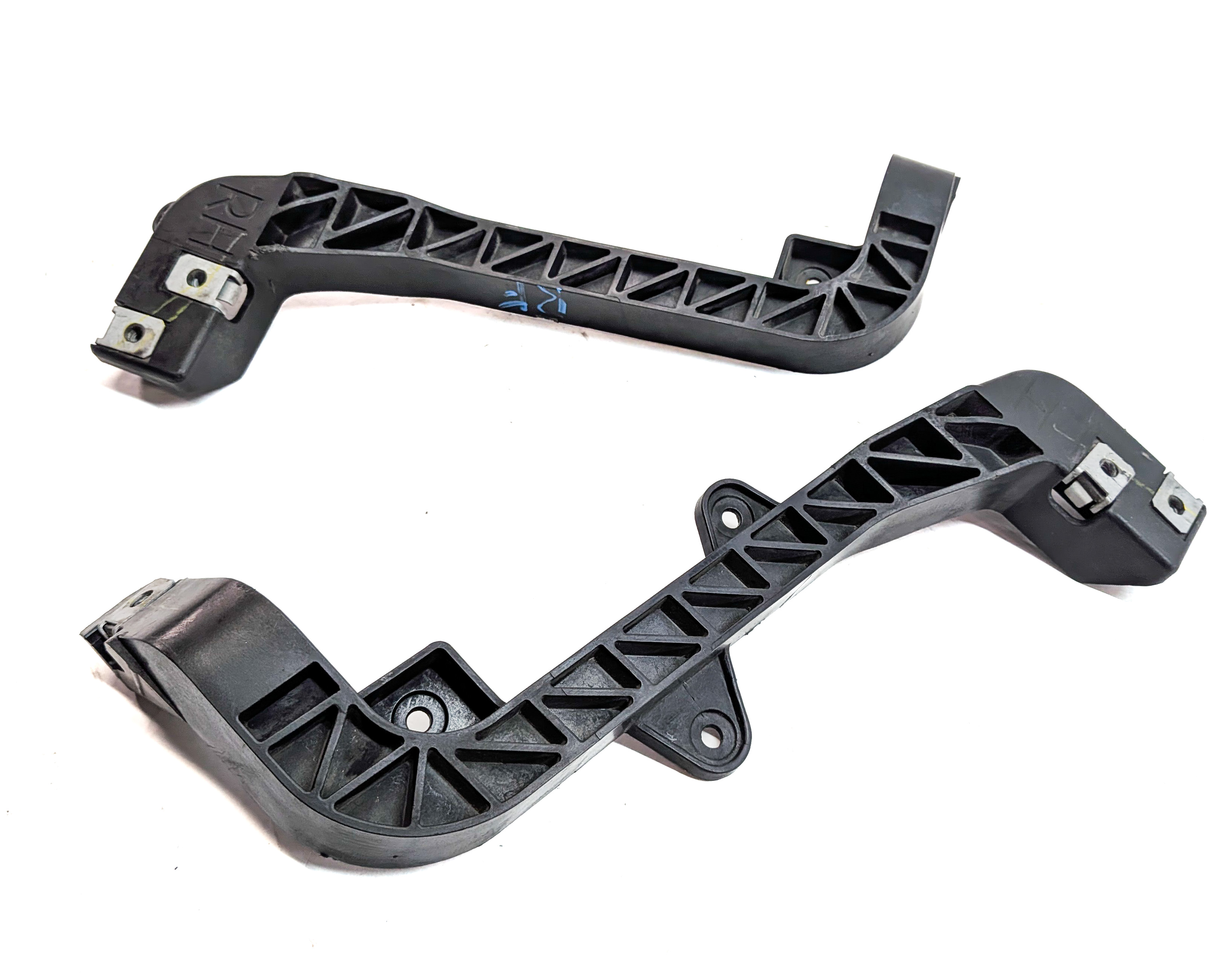 2013 MERCEDES GL550 (X166) 4.6L (278.928) ENGINE RADIATOR SUPPORT BRACKET SET/2 — exact item pictured