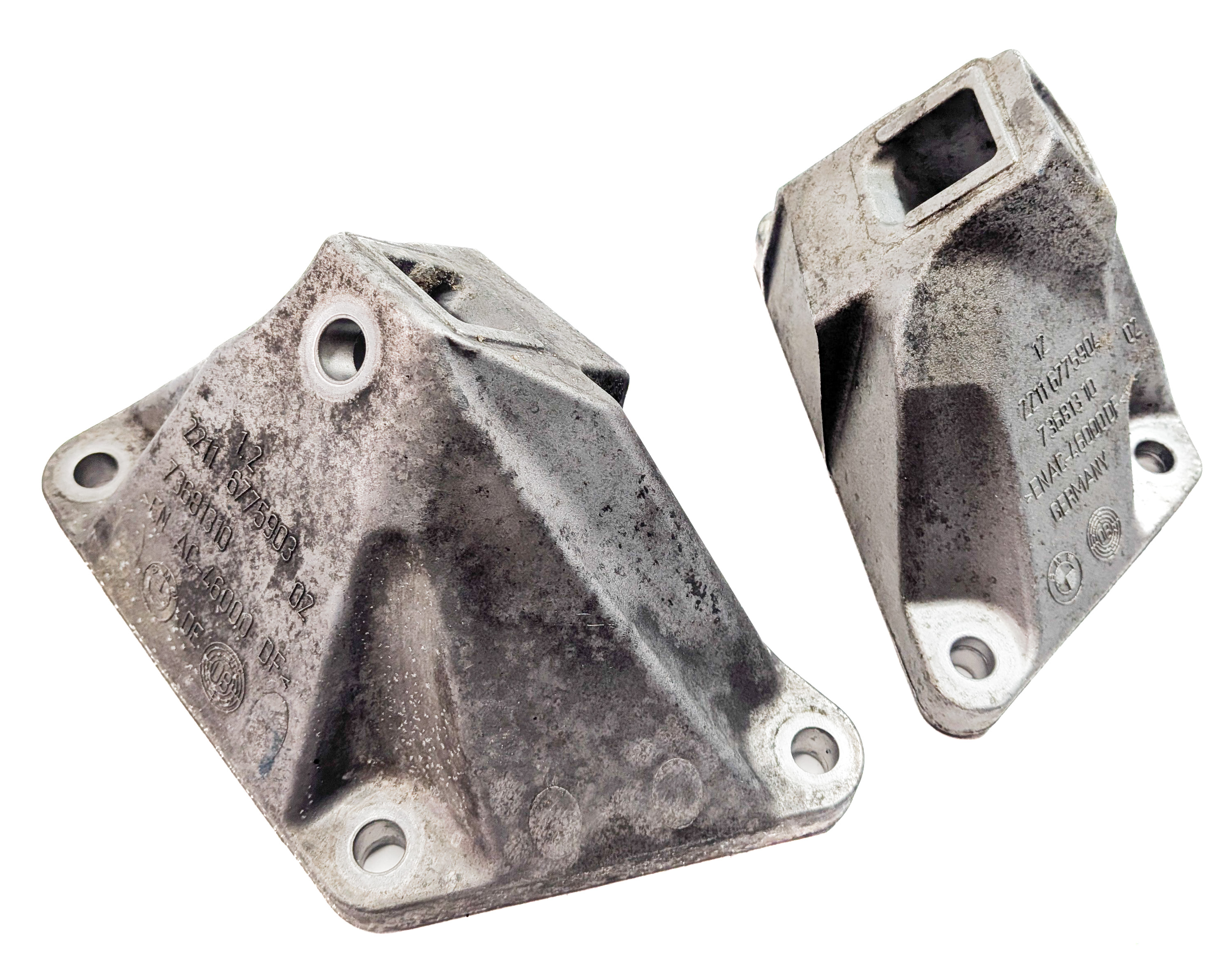 2009 BMW 750I (F01) 4.4L (N63) ENGINE MOTOR SUPPORT MOUNT BRACKET SET/2 — exact item pictured