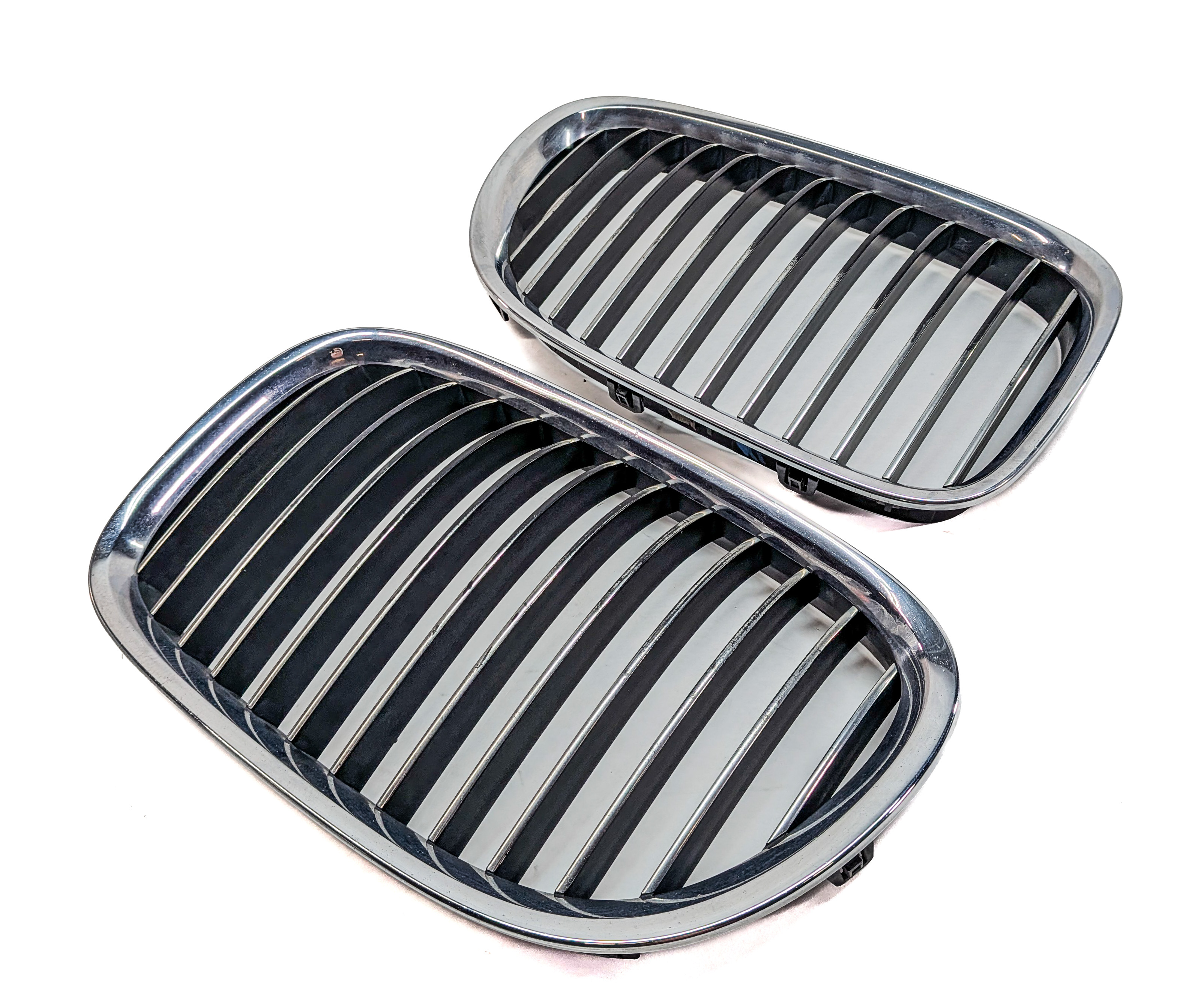2009-2012 BMW 740i 750i 760i B7 (F01) FRONT LEFT & RIGHT UPPER HOOD GRILLE SET/2 — exact item pictured