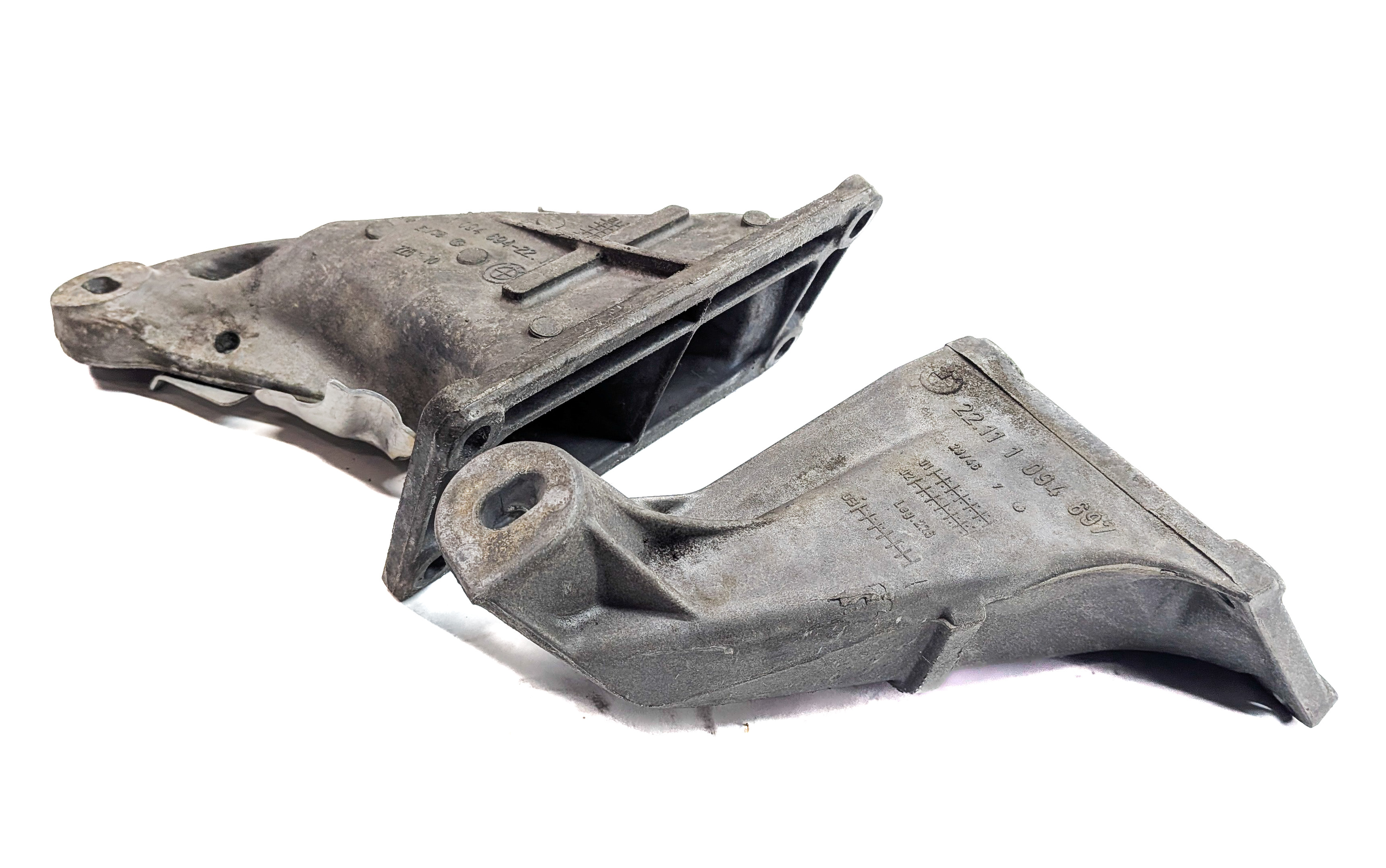 04 BMW Z4 (E85) 2.5L (M54) LEFT & RIGHT ENGINE MOTOR MOUNT SUPPORT BRACKET SET/2 — exact item pictured