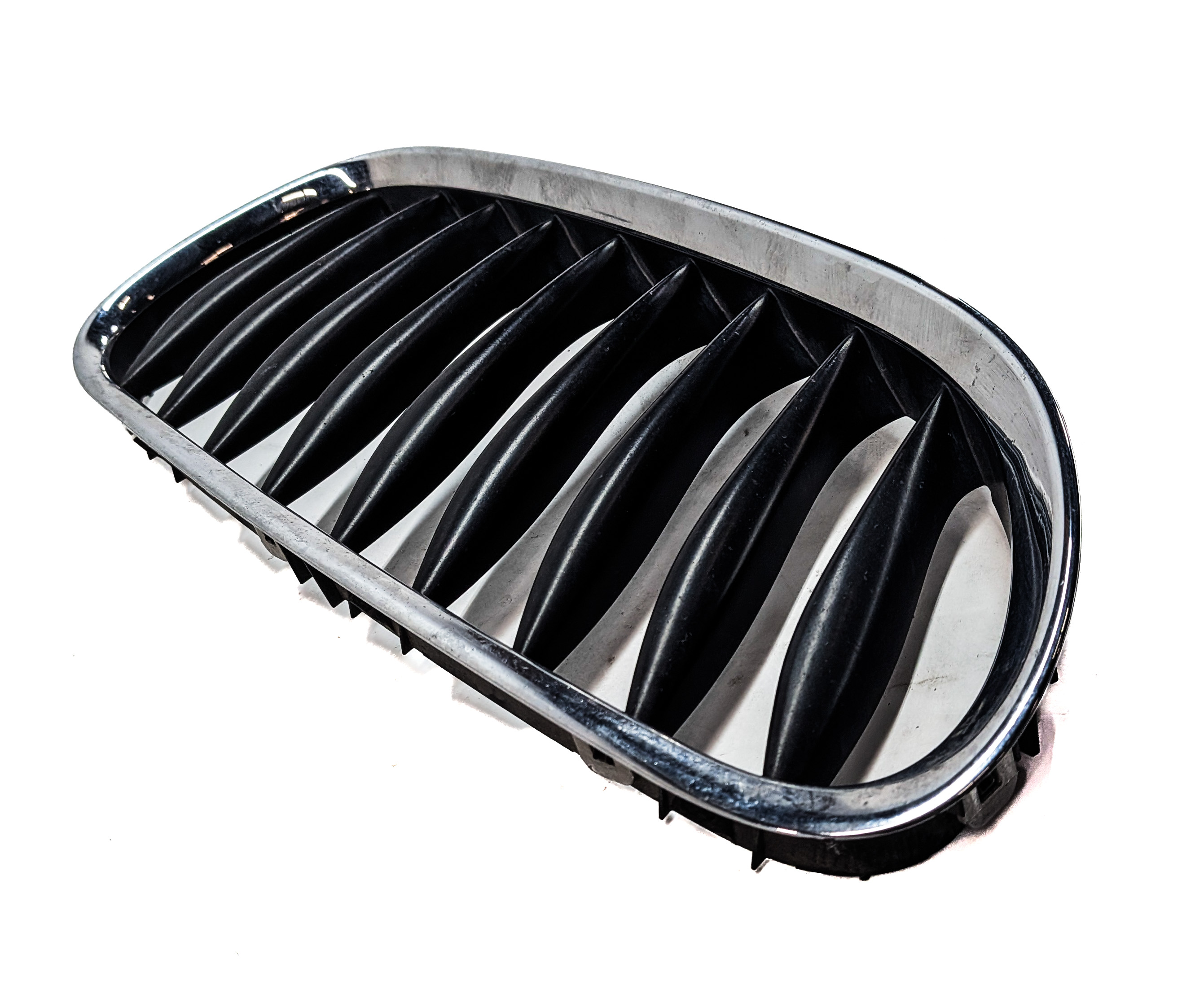 2003-2008 BMW Z4 (E85) RIGHT FRONT PASSENGER SIDE BUMPER GRILLE (BLACK / CHROME) — exact item pictured