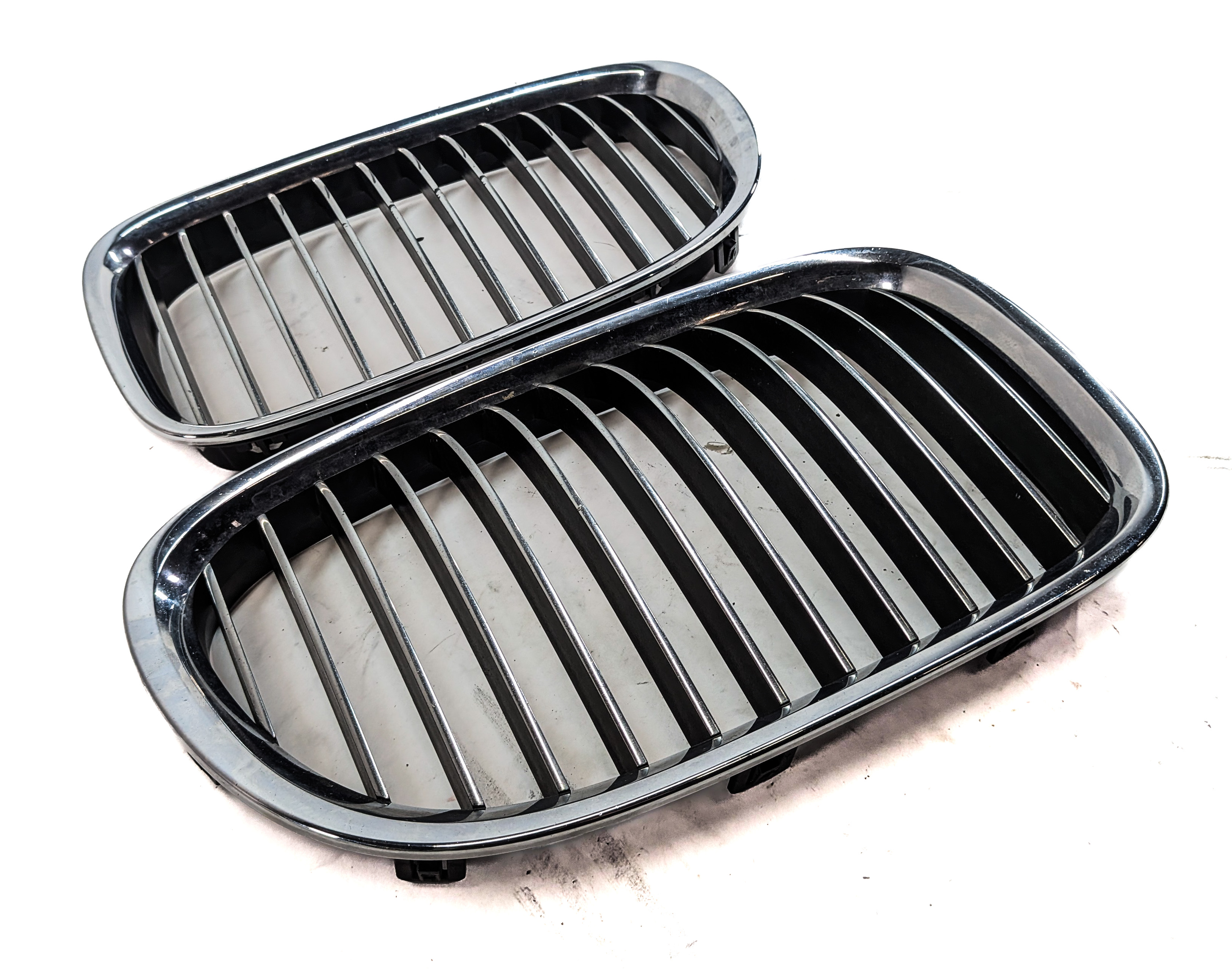 2009-2012 BMW 740i 750i 760i B7 (F01) FRONT LEFT & RIGHT UPPER HOOD GRILLE SET/2 — exact item pictured