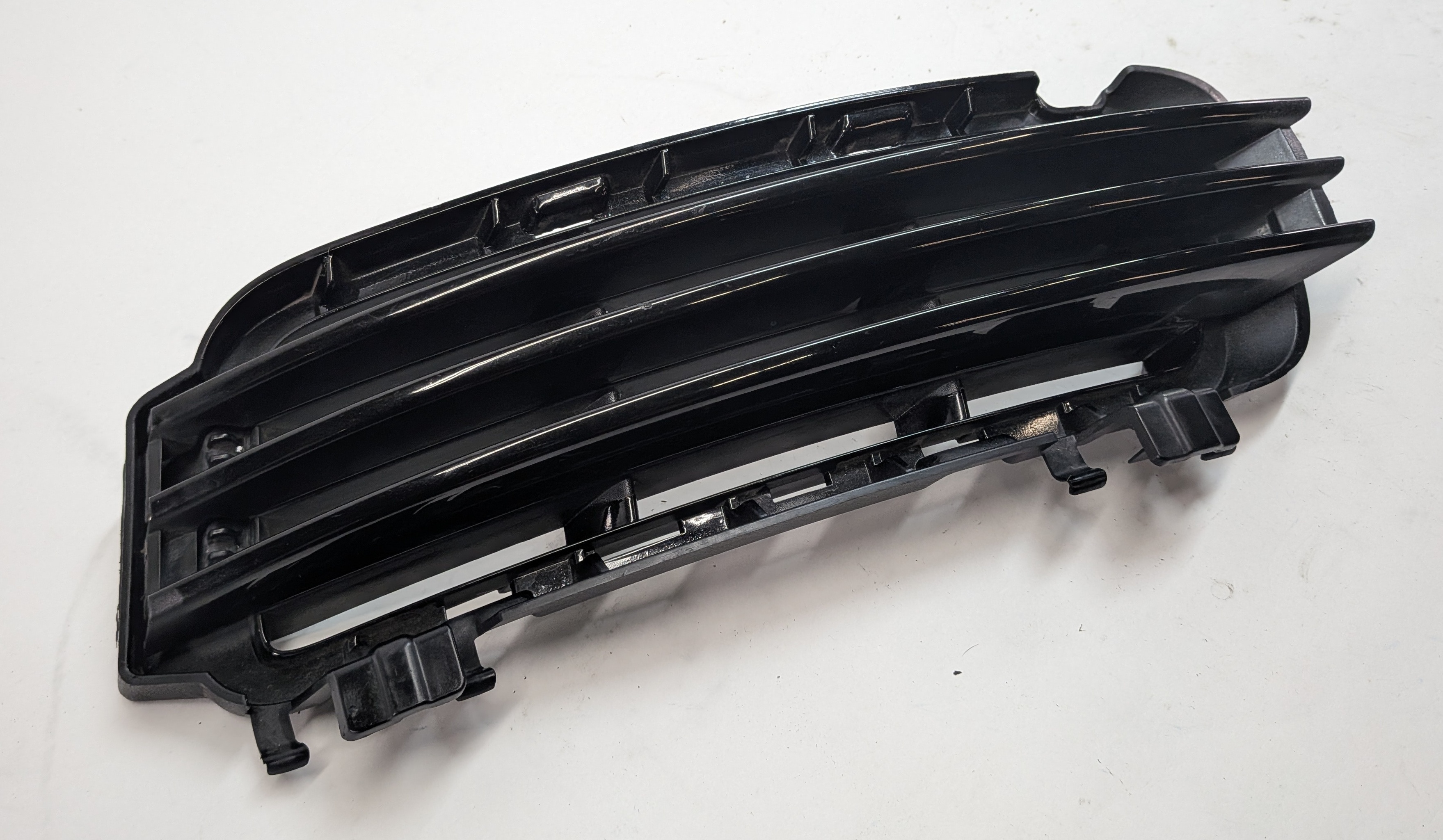 2014 RANGE ROVER (L405) FRONT LEFT DRIVER LOWER BUMPER GRILLE TRIM END (BLACK) — exact item pictured