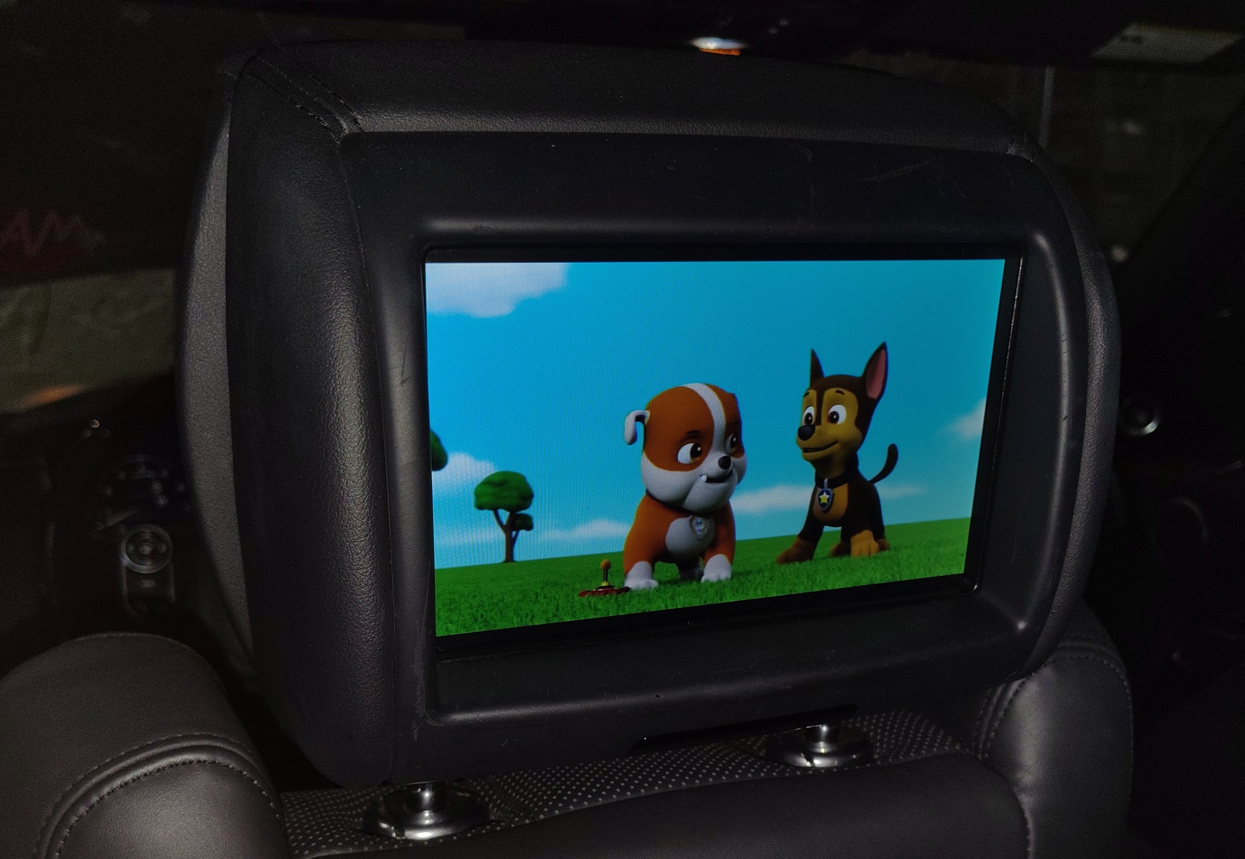 13-16 RANGE ROVER L405 FRONT LEFT or RIGHT SEAT HEADREST w/MEDIA SCREEN (Black) — exact item pictured
