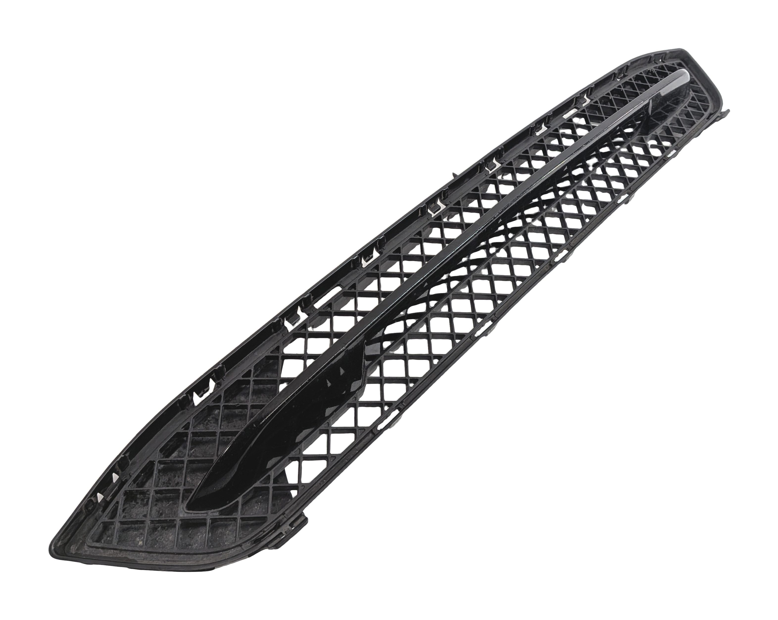 13-15 BMW X1 (E84) FRONT LOWER BUMPER CENTER AIR VENT GRILLE TRIM PANEL — exact item pictured