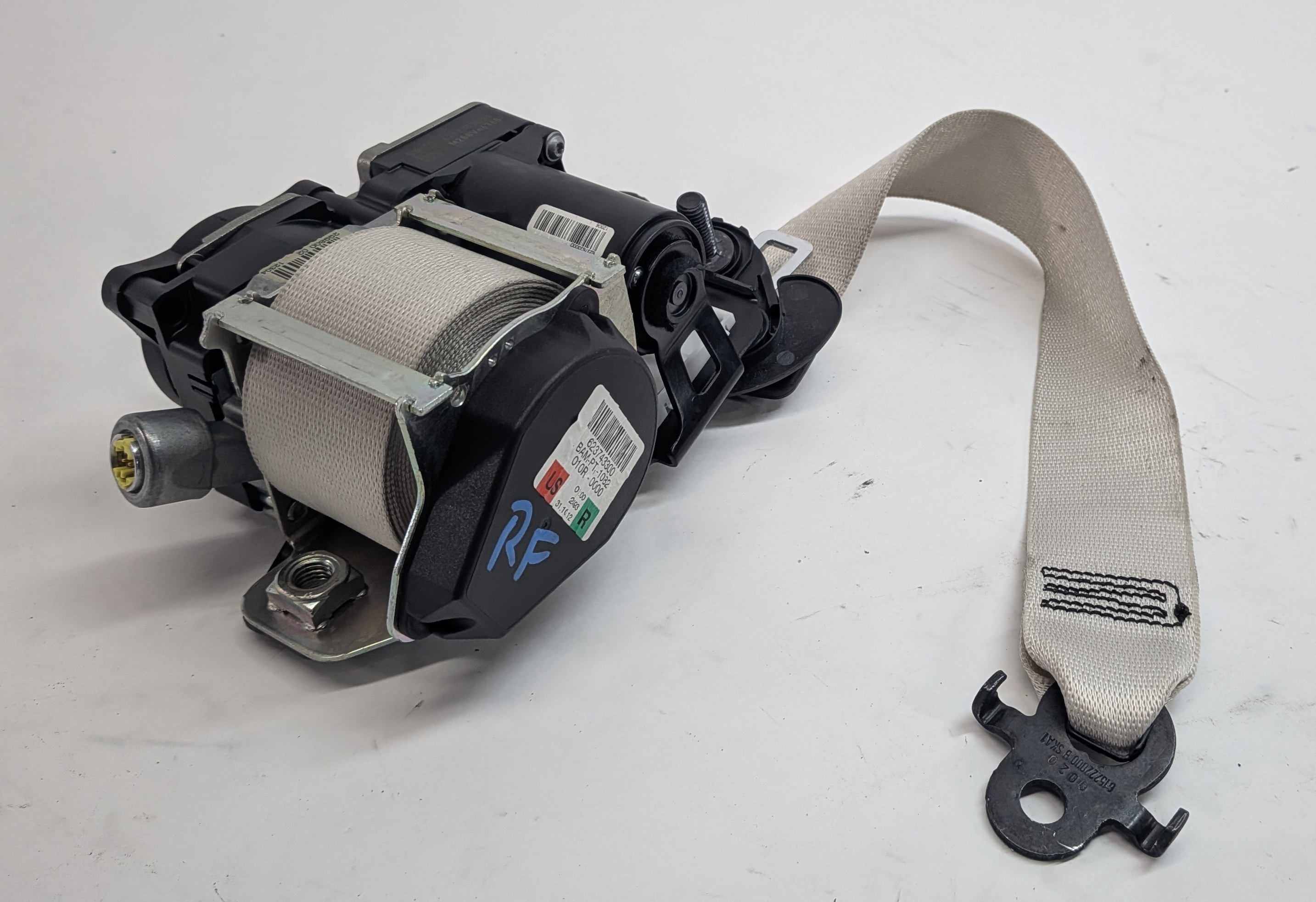 13-15 BMW 740i 750i 760i (F01 F02 F04) RIGHT FRONT SEATBELT RETRACTOR (Black) — exact item pictured