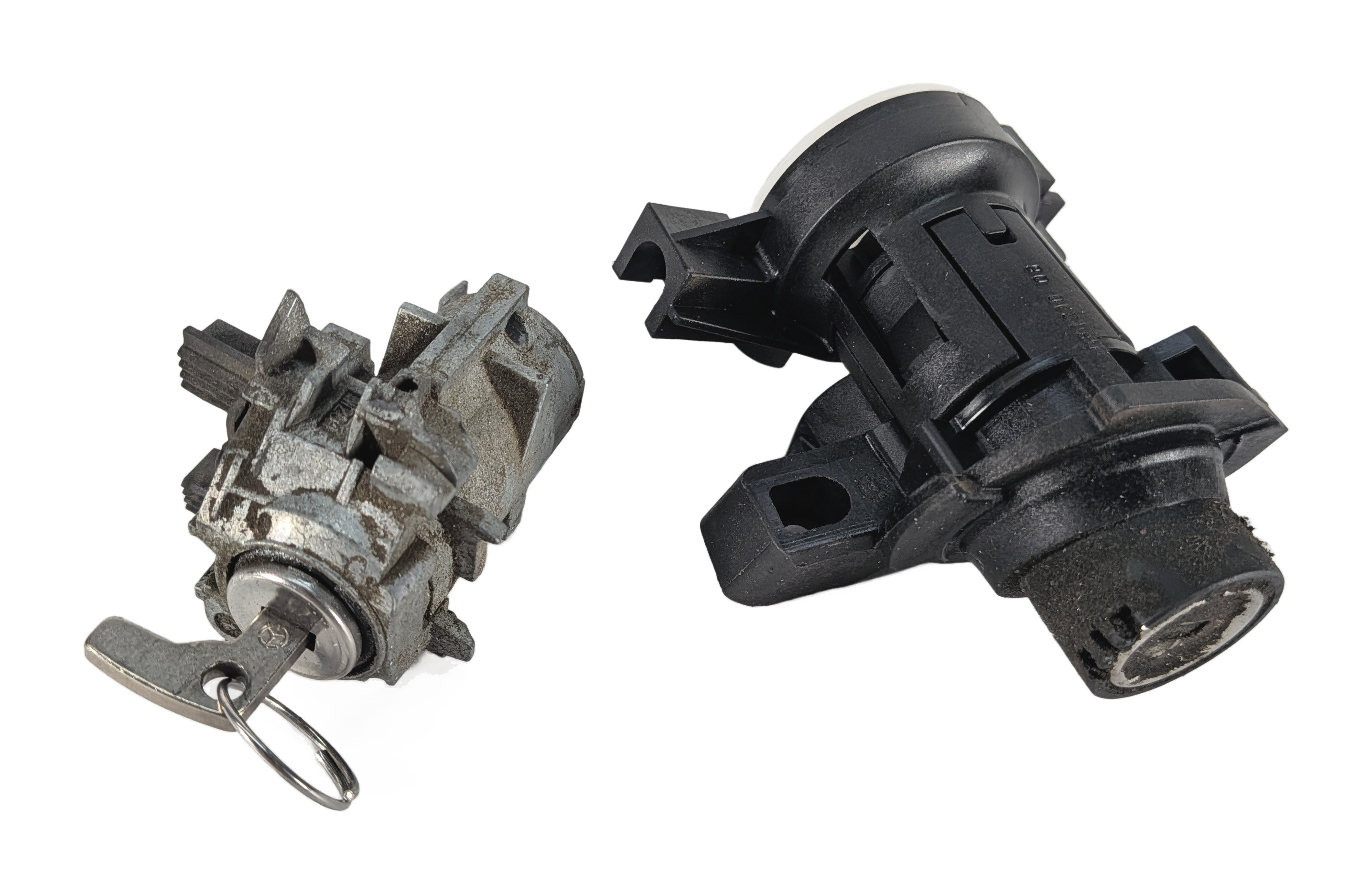 2011 MERCEDES C300 (W204) TRUNK DOOR LOCK CYLINDER w/ DOOR LOCK KEY SET — exact item pictured