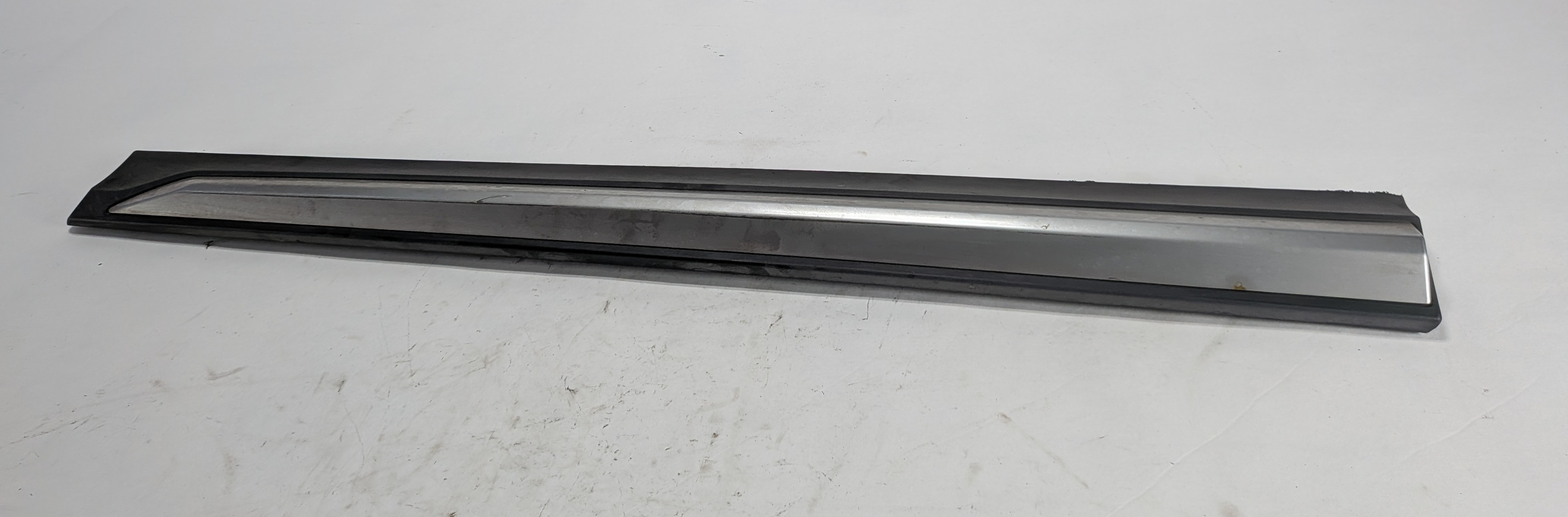 11-18 BMW X3 X4 (F25 26) FRONT RIGHT LOWER DOOR MOULDING TRIM (w/o M or X-LINE) — exact item pictured