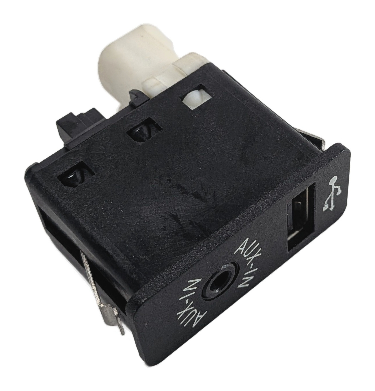 2016 BMW X3 (F25) CENTER CONSOLE USB AUX AUXILIARY INPUT SOCKET PORT JACK — exact item pictured