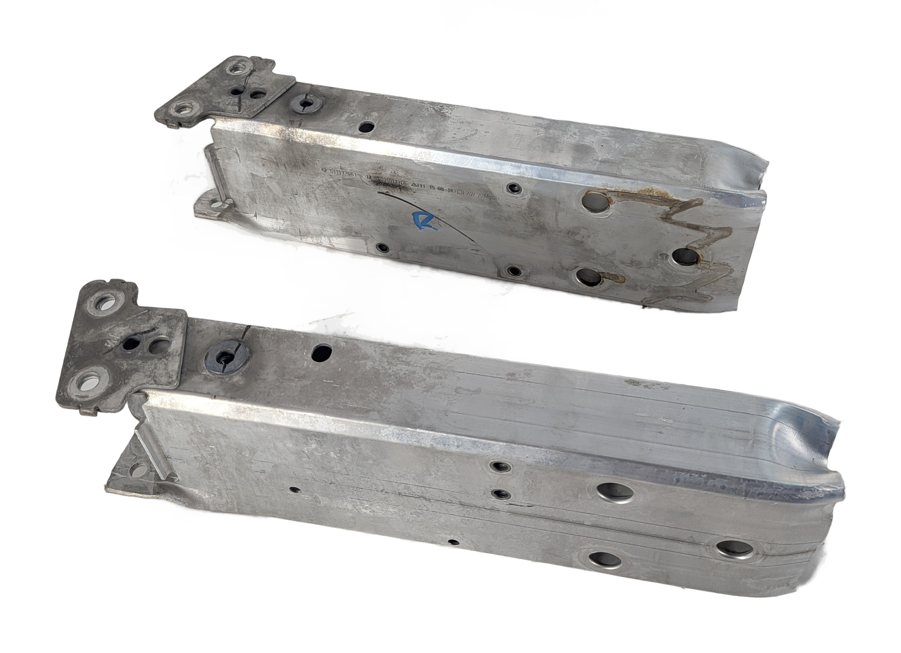 16-18 BMW 330E HYBRID (F30) L & R FRONT BUMPER REINFORCEMENT MOUNT BRACKET SET-2 — exact item pictured