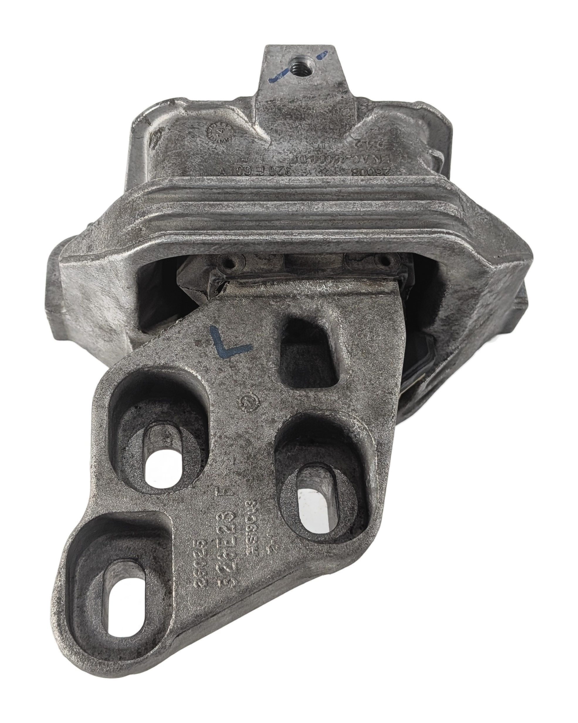 2014 MERCEDES CLA250 (W117) 2.0L (M270) ENGINE LEFT TRANSMISSION MOUNT BRACKET — exact item pictured