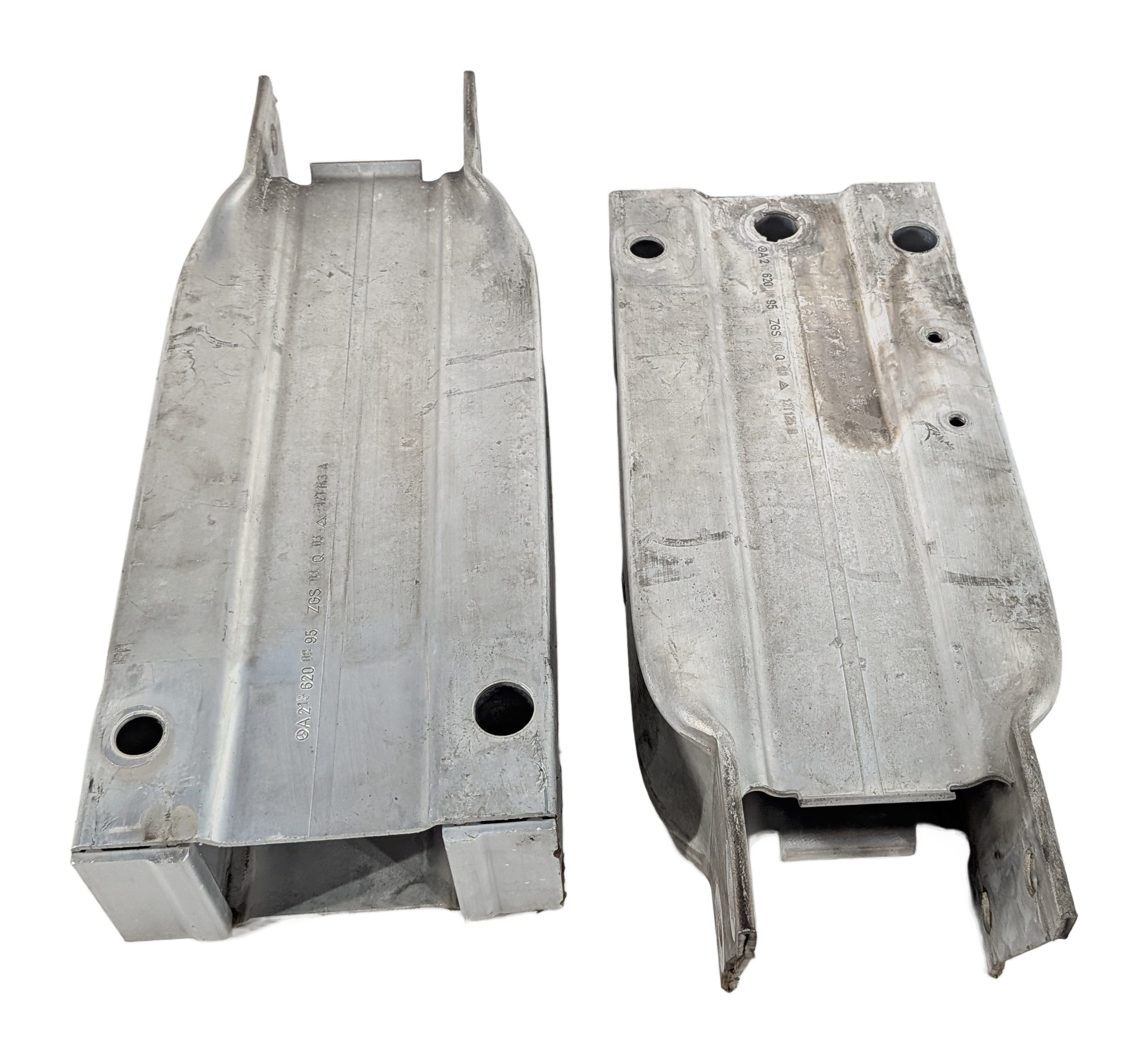 10-18 MERCEDES E300 E350 E400 E550 CLS550 FRONT LEFT/RIGHT BUMPER BRACKET SET/2 — exact item pictured