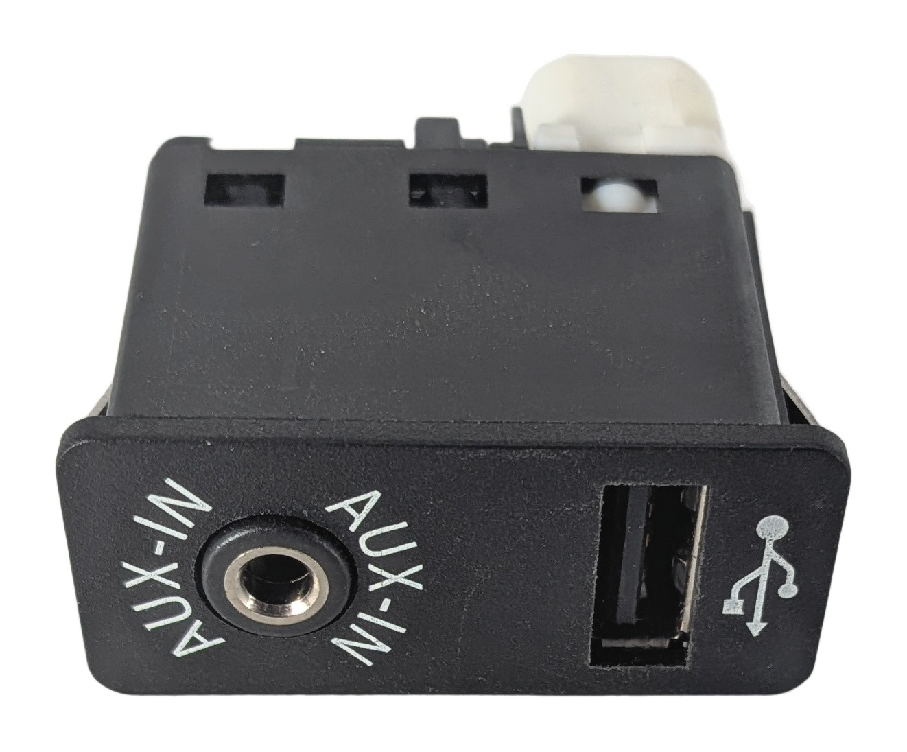 2014 BMW X3 (F25) AUX AUXILIARY USB INPUT AUDIO SOCKET PORT JACK — exact item pictured